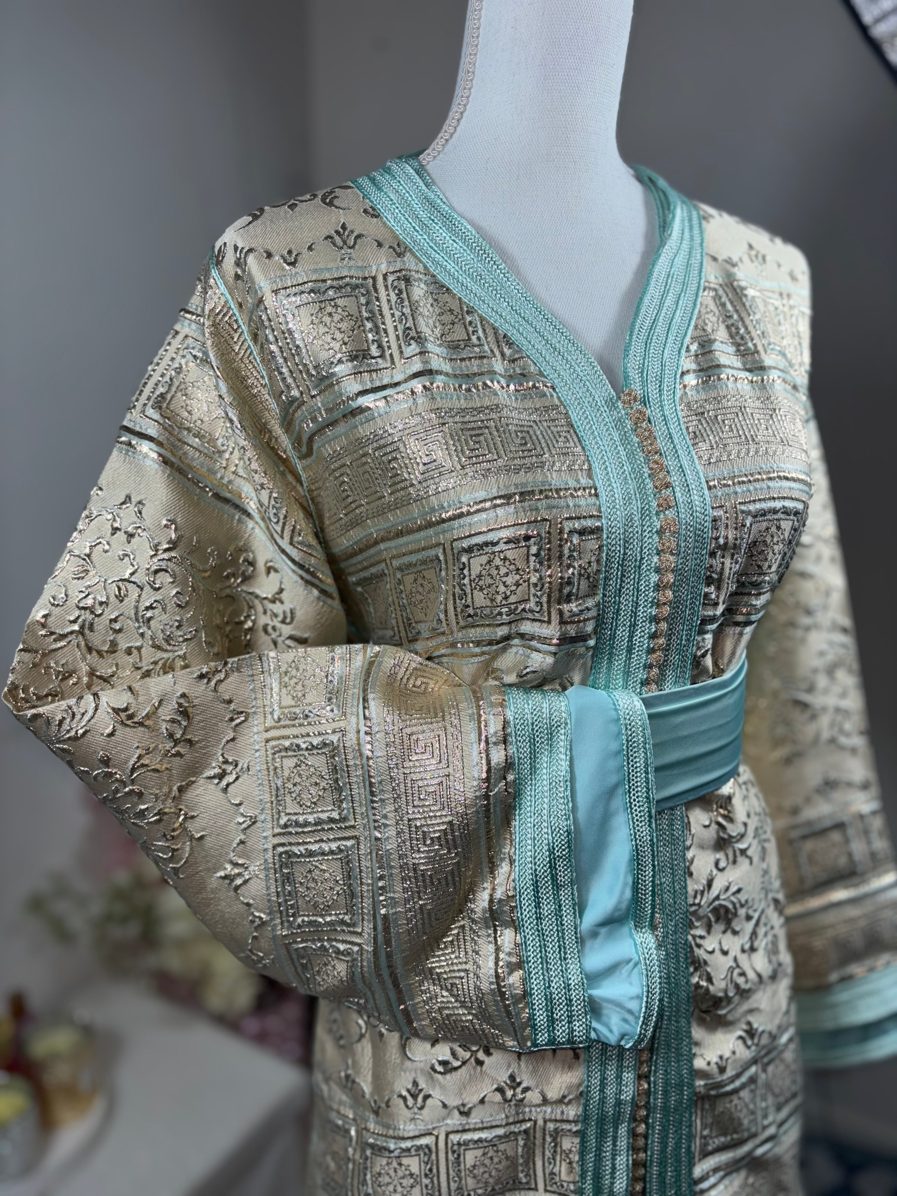 Takchita Brocard Doré & Bleu Ciel – ZEYNAYA Prestige