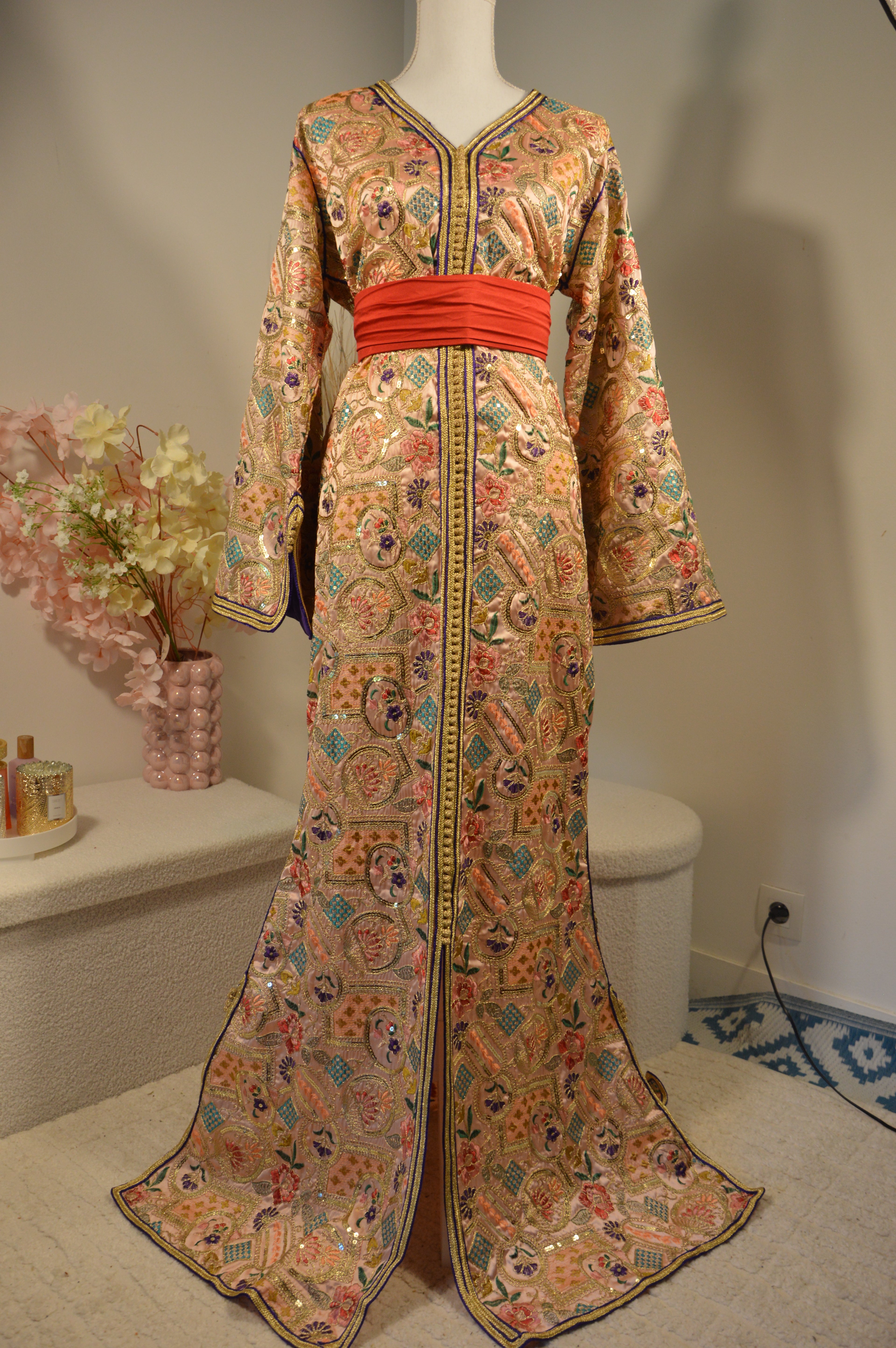 Caftan Sirène Sari rose claire – ZEYNAYA Prestige