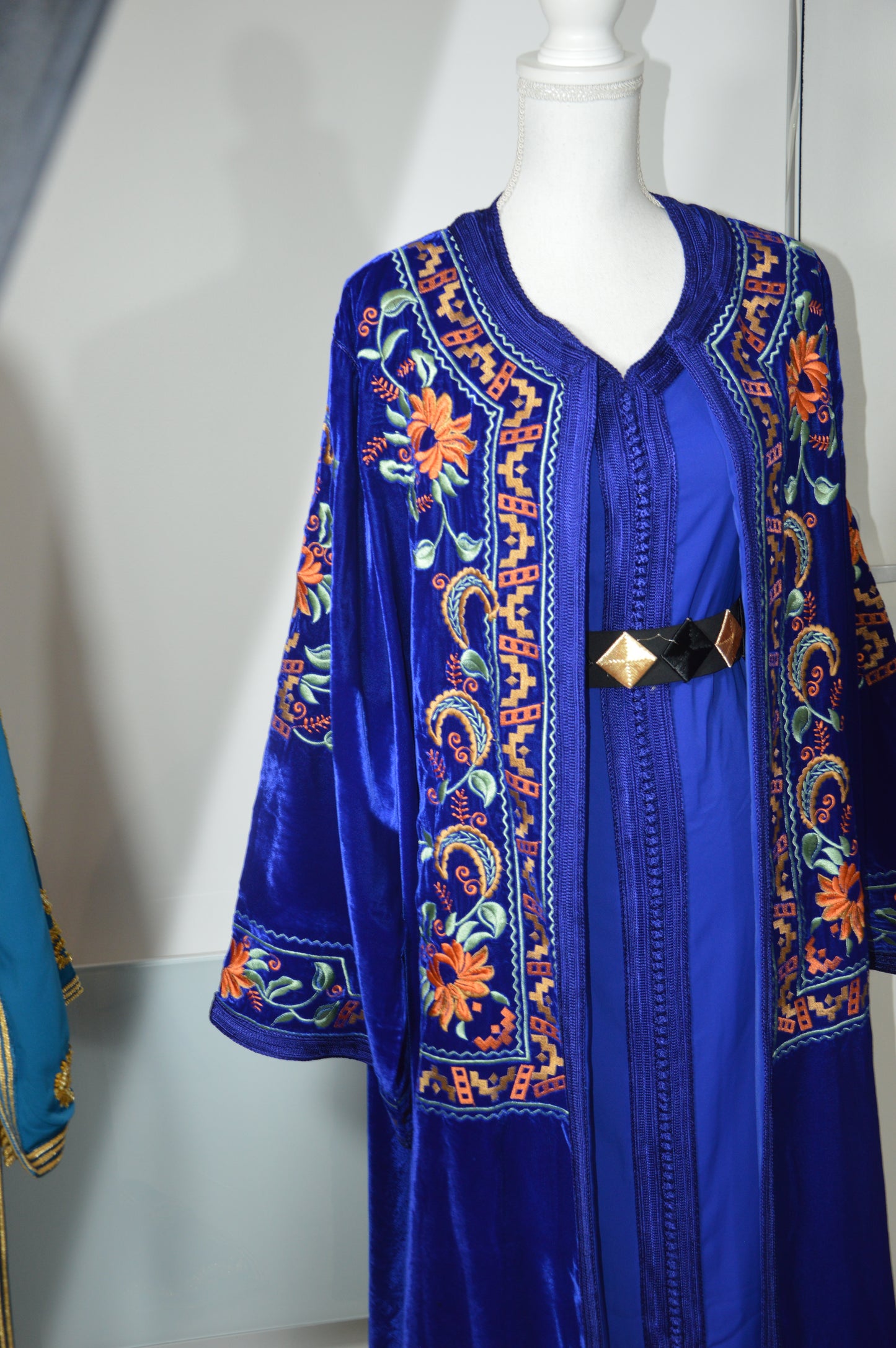 Caftan Brodé Bleu Roi Curvy
