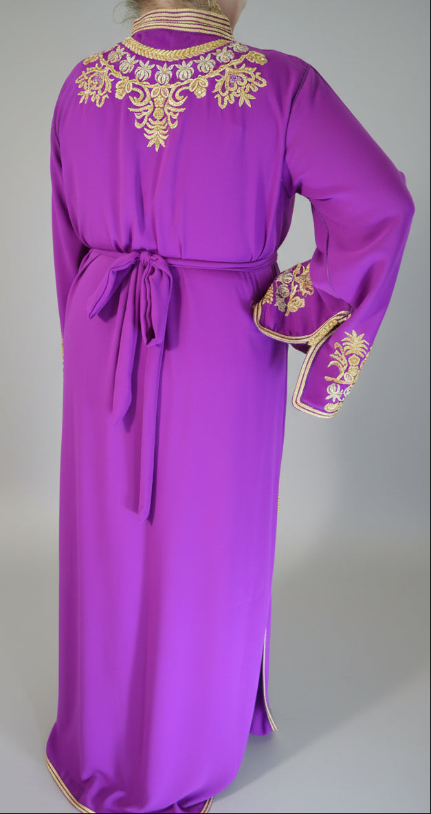 Caftan Framboise Brodé Or – Broderie Dorée Artisanale