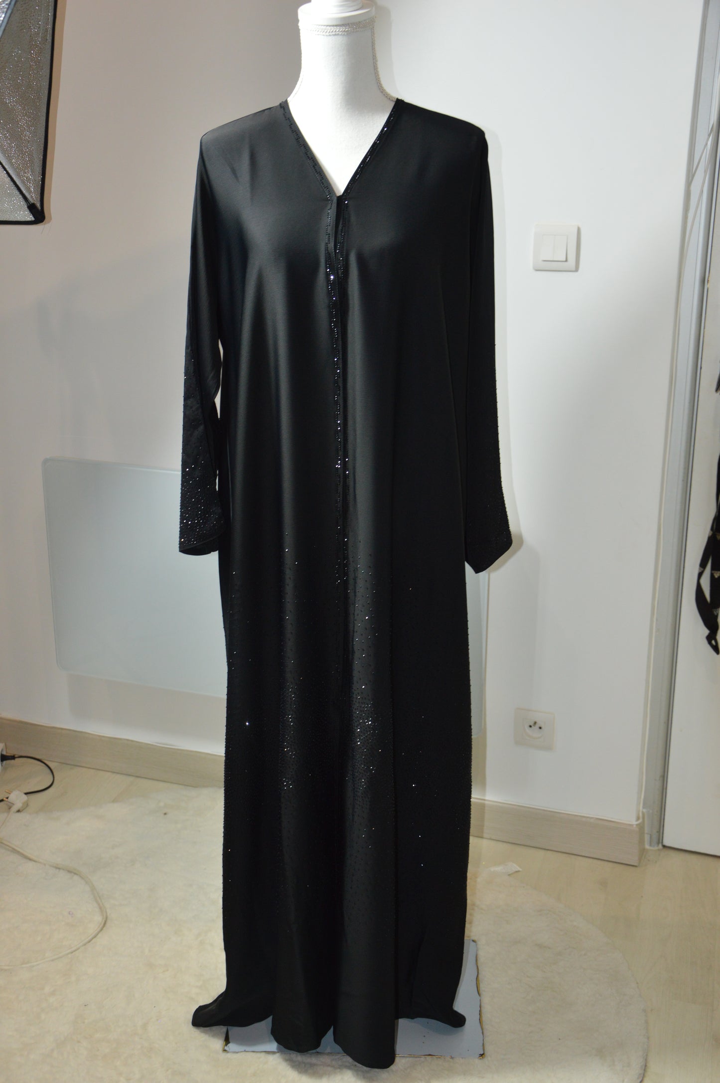 Abaya Noir Brillant - Élégance Intemporelle