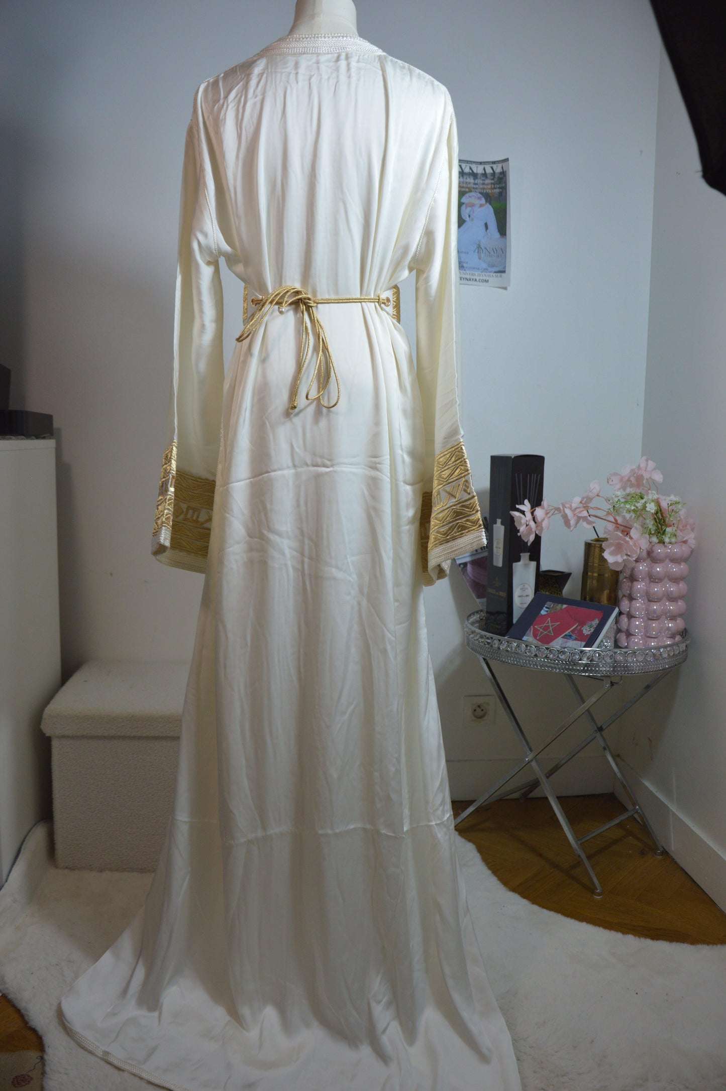 Robe takchita blanche brodée - vue derrière