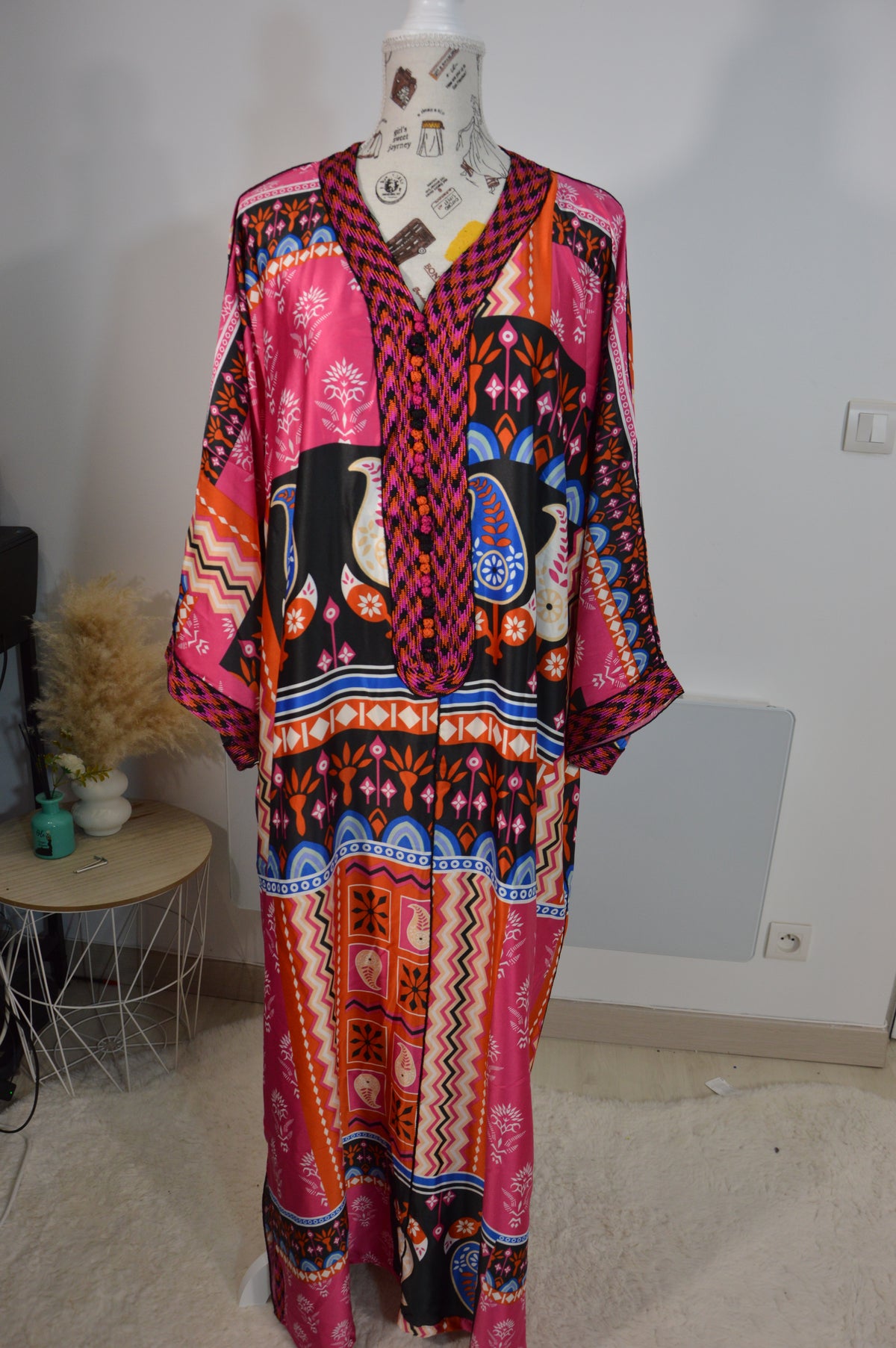 Gandoura Naïla rouge et noire à motifs graphiques – ZEYNAYA PRESTIGE – photo 3
