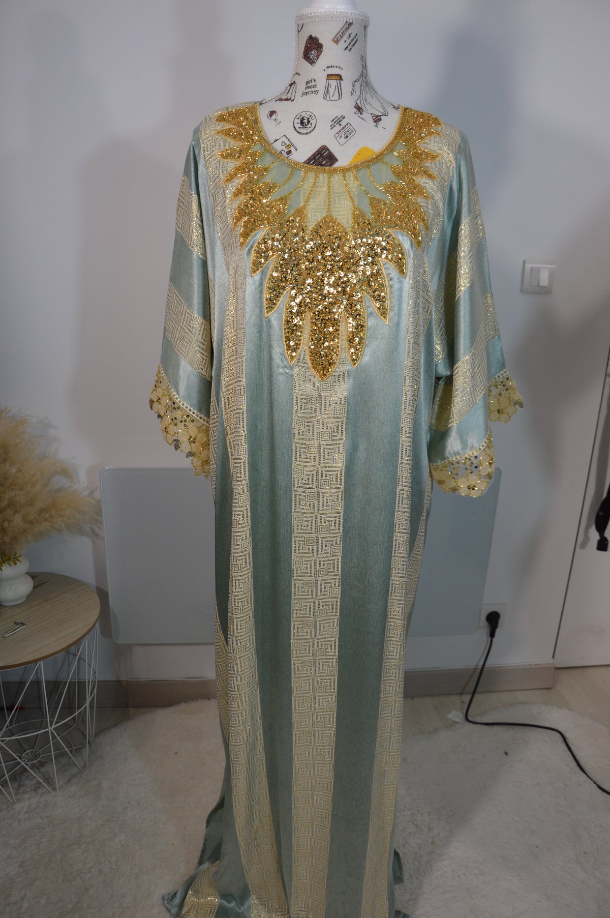 Gandoura Johara bleu ciel et dorée – Modèle 2 – photo 2