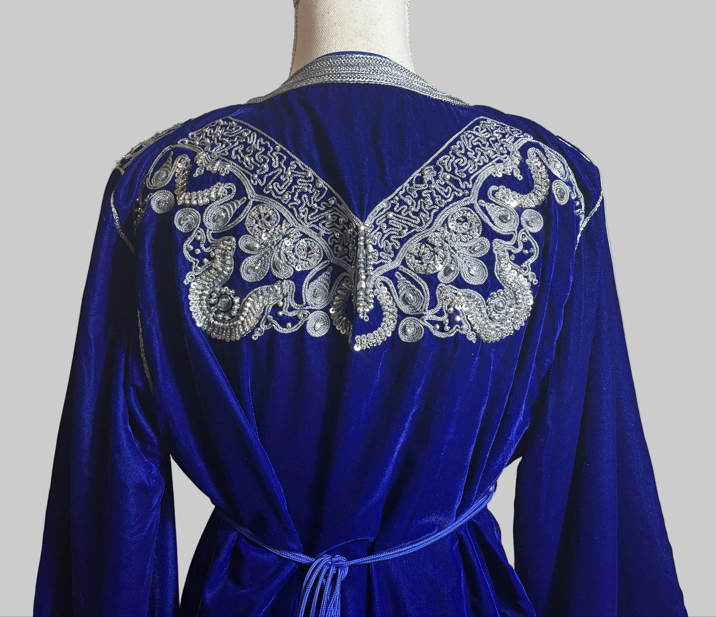 VUE DE DOS TAKCHITA VELOURS BLEU - ZEYNAYA PRESTIGE