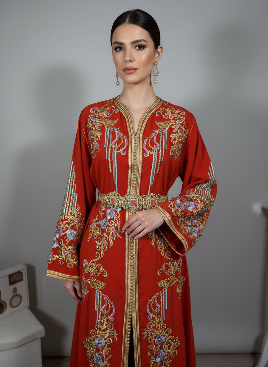CAFTAN TERRACOTTA BRODÉ LUXE – FIL DORÉ & FLEURS COLORÉES