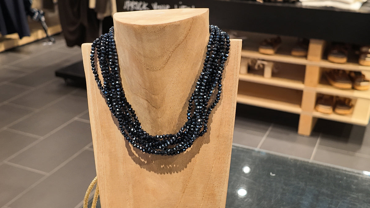 Collier torsadé noir aux reflets argentés à cordon doré – ZEYNAYA PRESTIGE