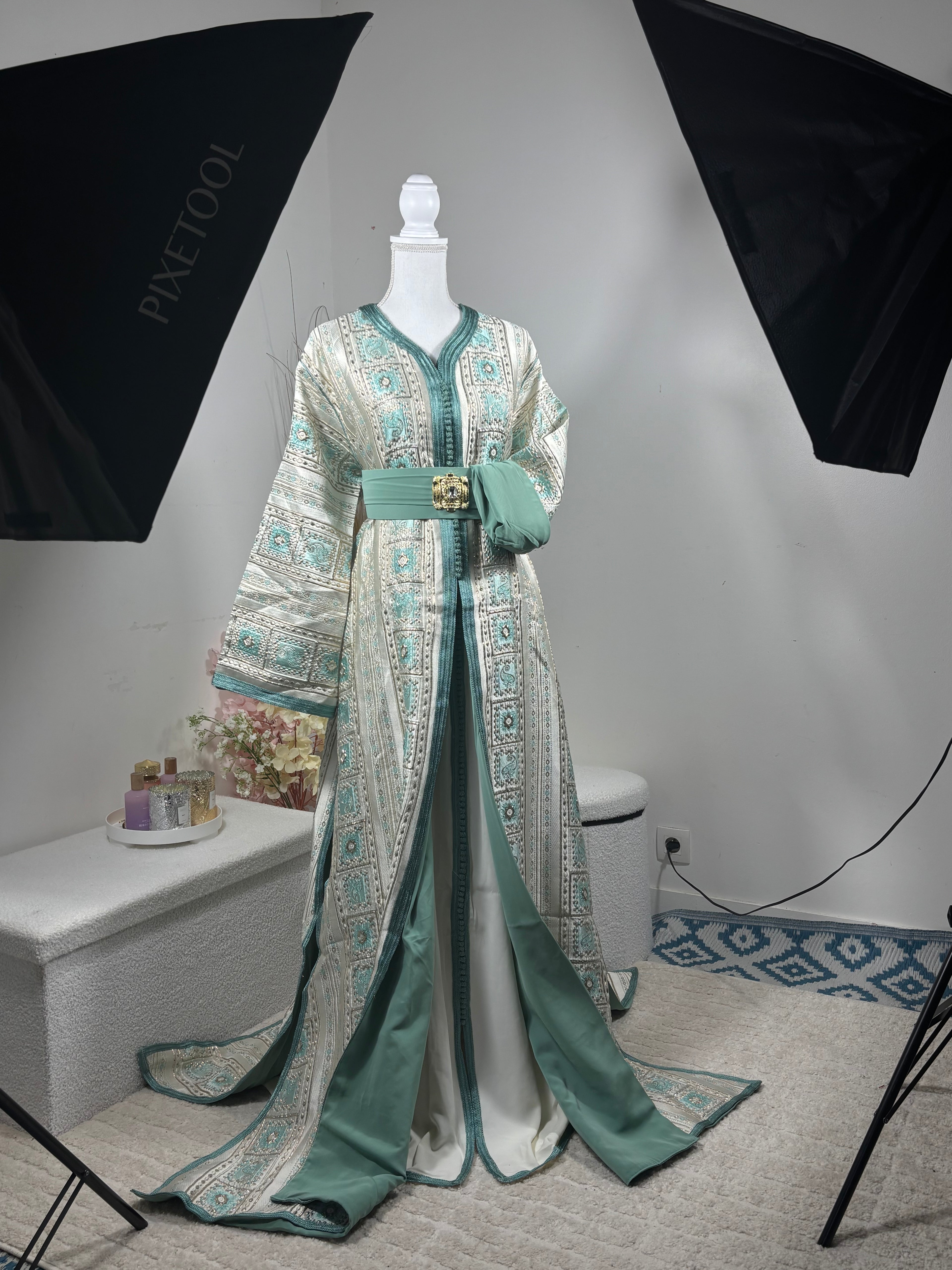 Takchita Brocard Vert Amande & Doré – ZEYNAYA Prestige