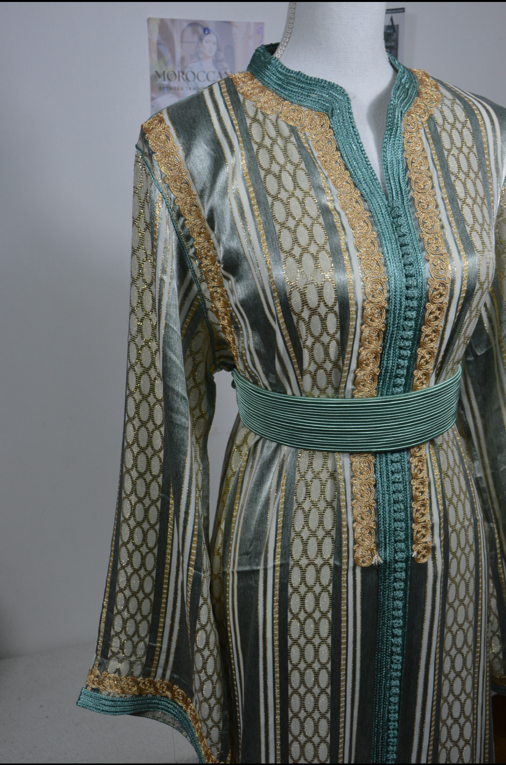 Caftan vert émeraude avec ceinture assortie