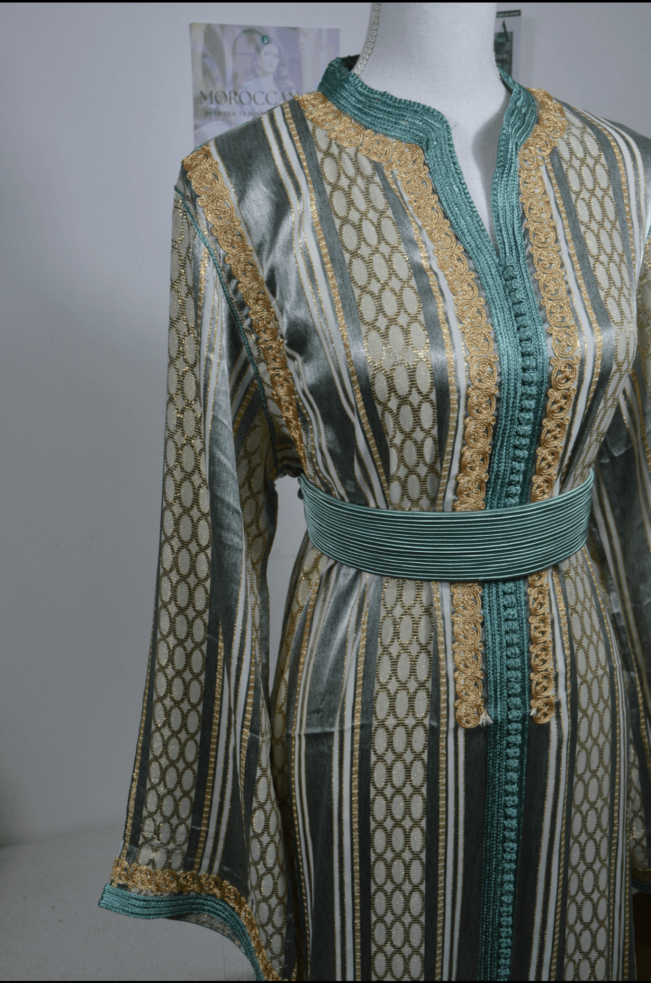 Caftan vert émeraude avec ceinture assortie