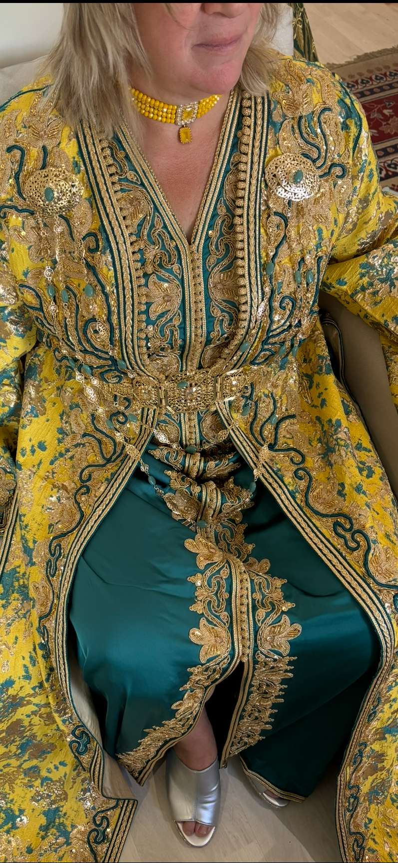 Takchita Haute Couture Brocart Jaune & Fond Bleu Canard