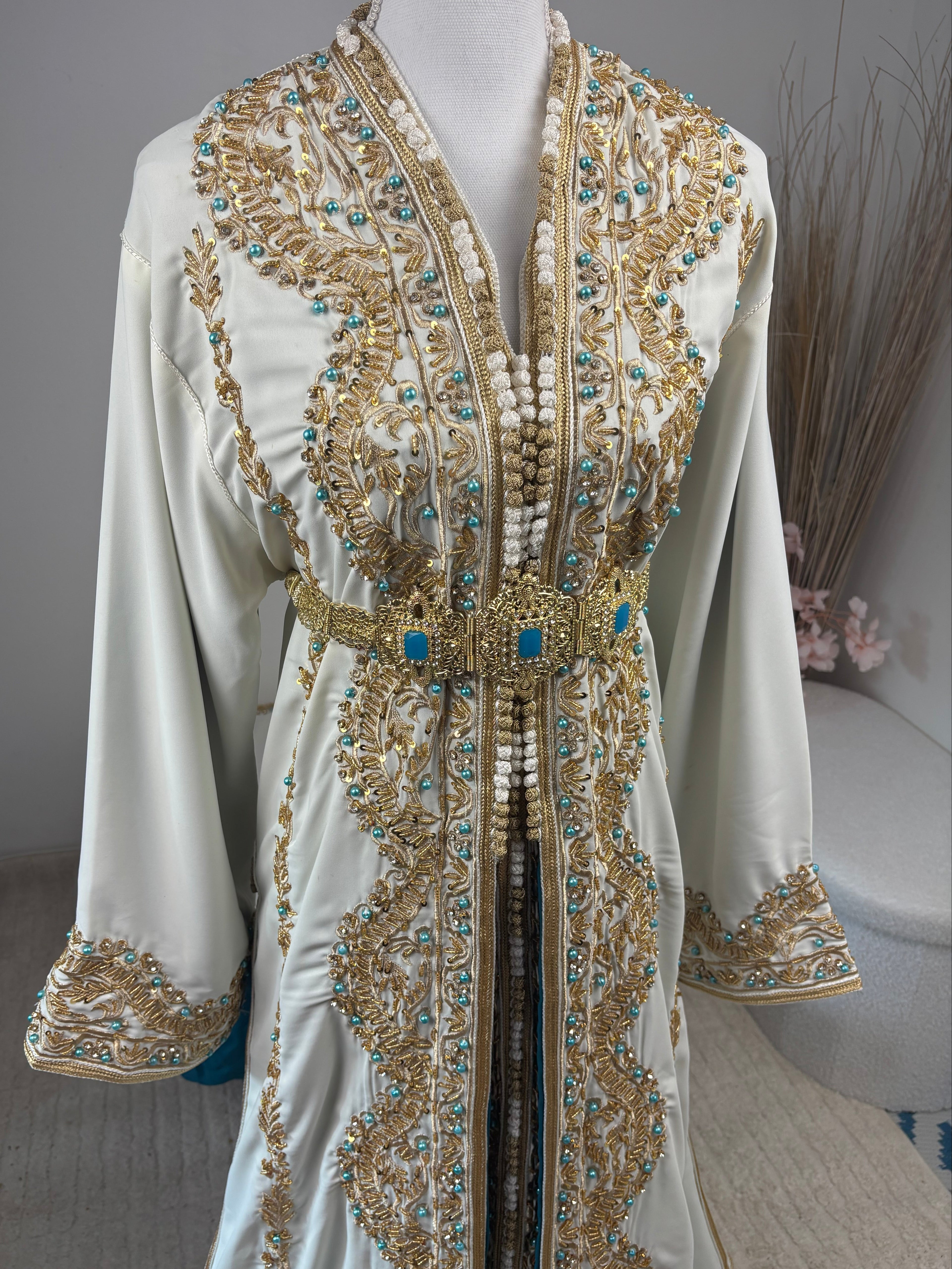 Caftan Mariée Blanc Impérial avec Traîne et Broderies Luxueuses