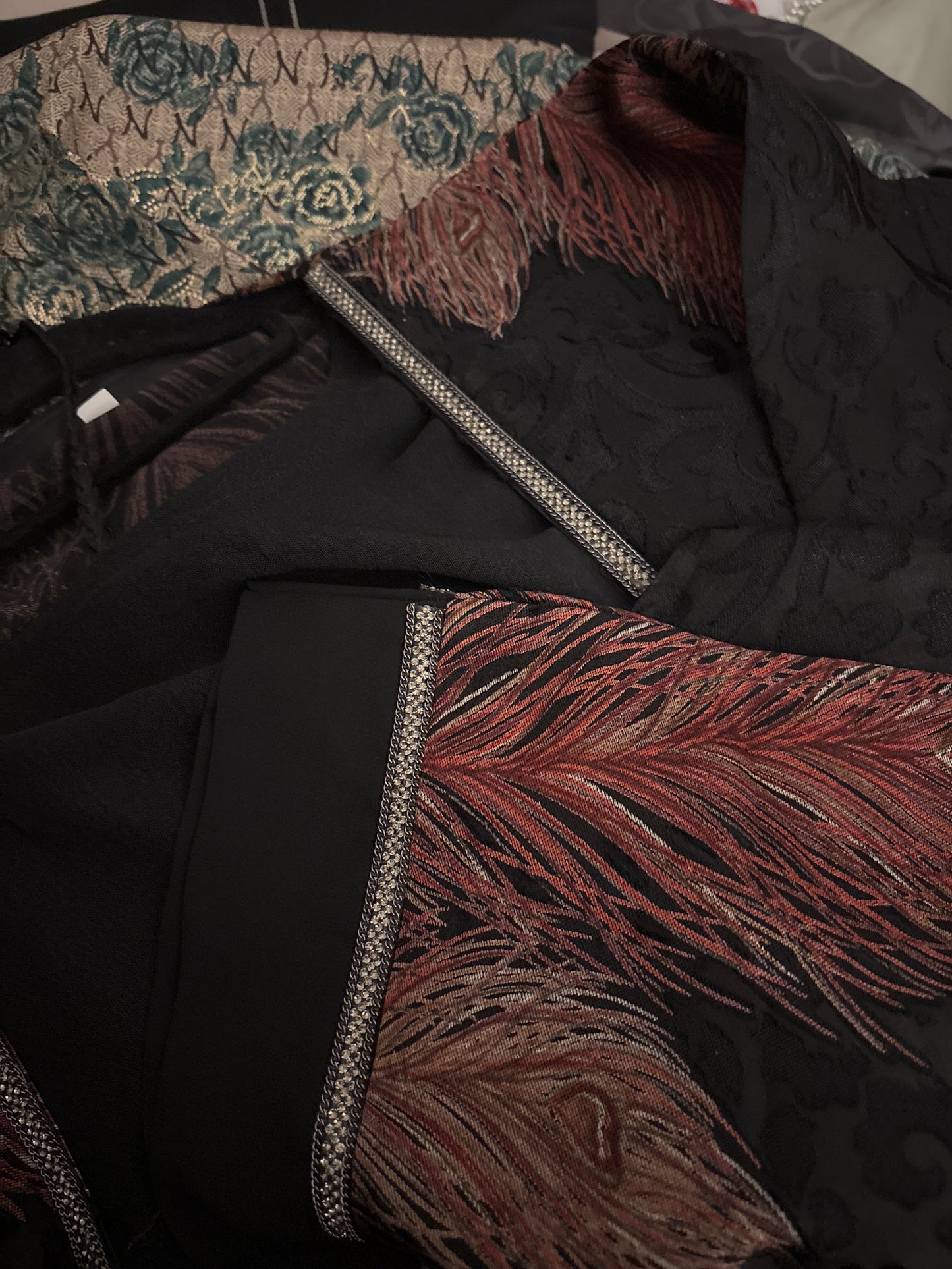 Abaya Kimono Brodé Noir floral - collection dubai