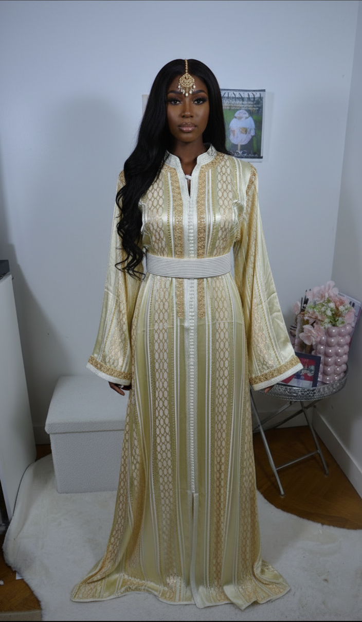 Caftan marocain doré satin brodé or et blanc - vue de face
