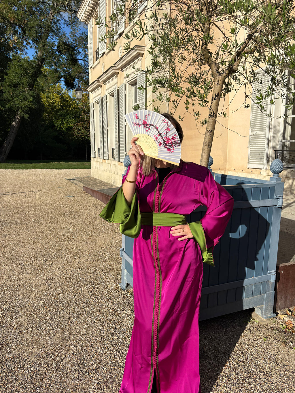 Caftan Satin Fuchsia & Ceinture Verte – ZEYNAYA Prestige