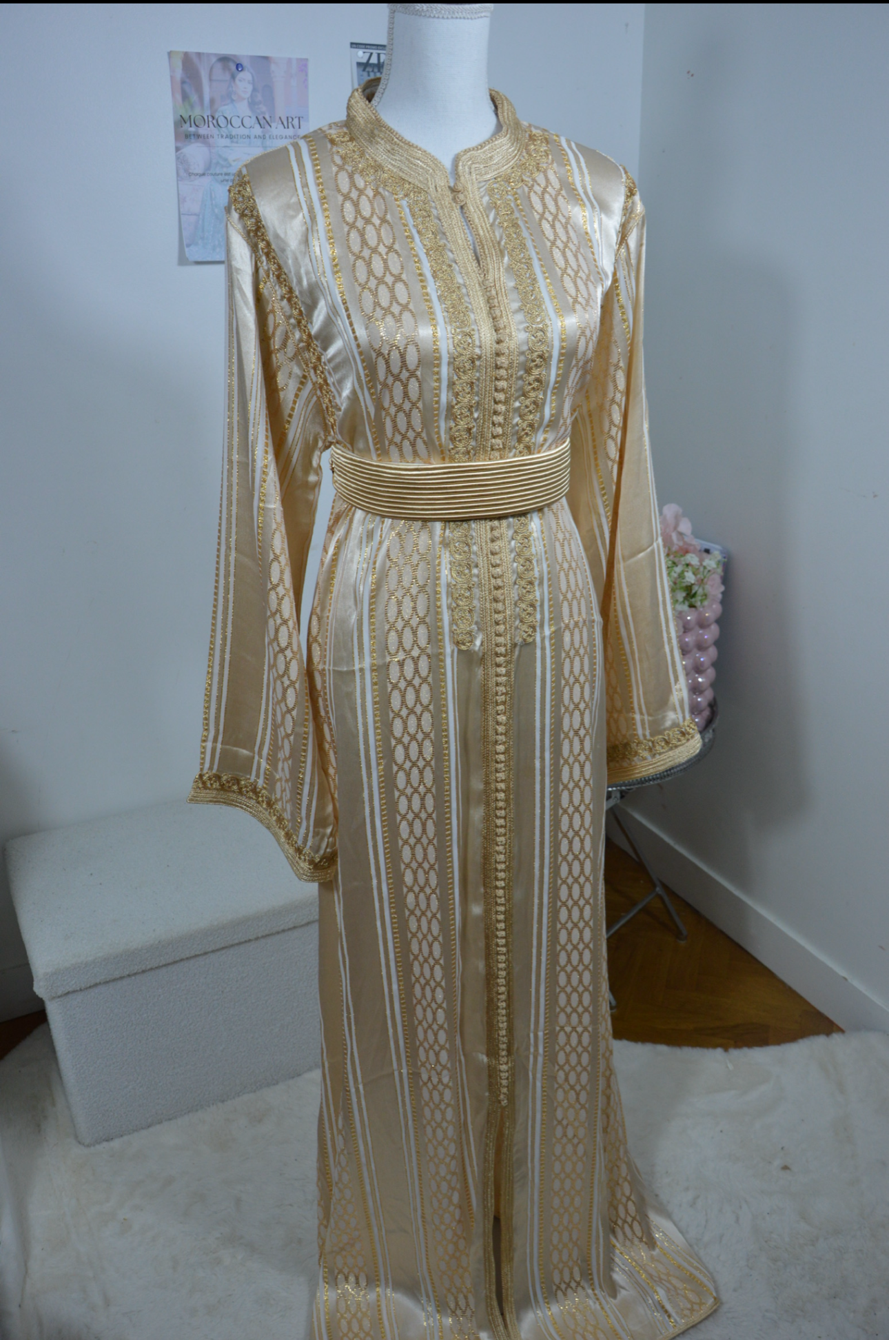 Caftan doré champagne avec sfifa et ceinture assortie