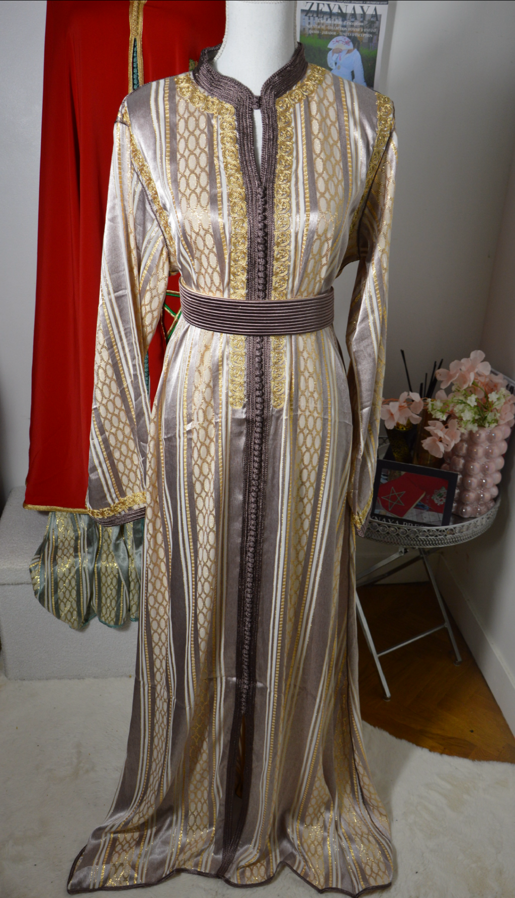 Caftan marron or - vue complète avec ceinture