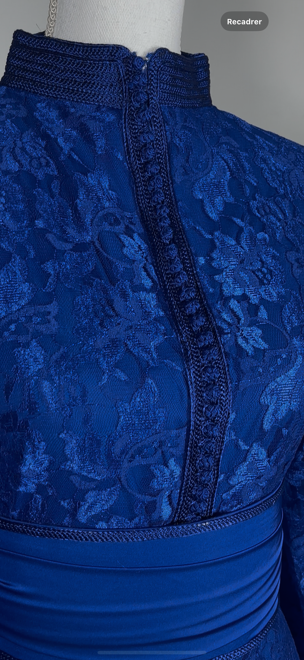 Caftan dentelle bleu royal « Azrak Lumière » — Coupe Sirène