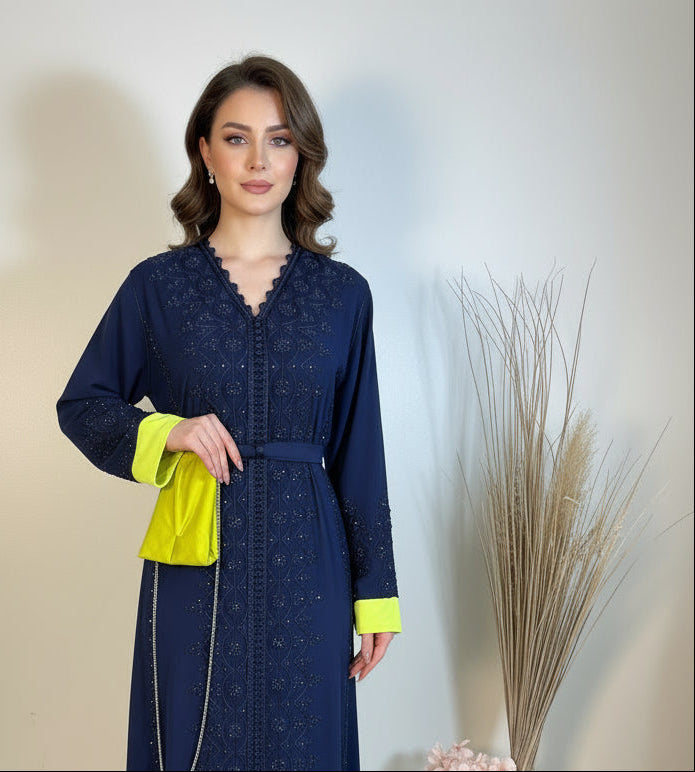 Caftan Layali - Bleu Nuit Brodé & Ceinture Ton sur Ton