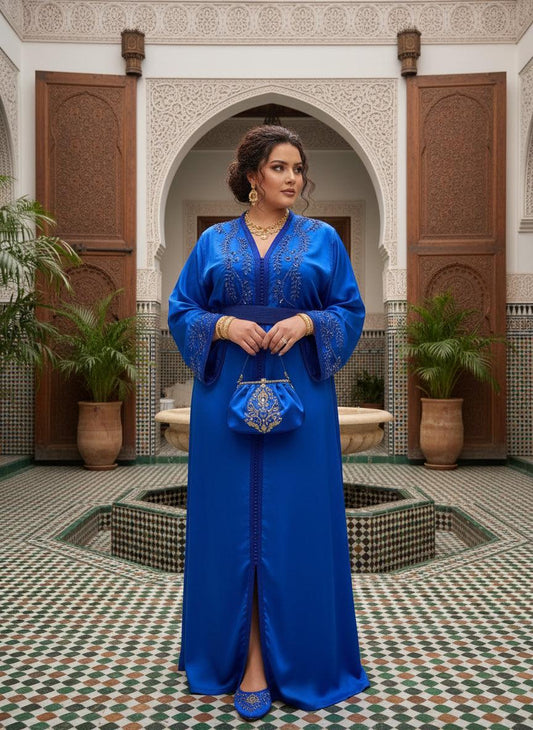 Caftan marocain bleu roi manches évasées brodé luxe - vue de face