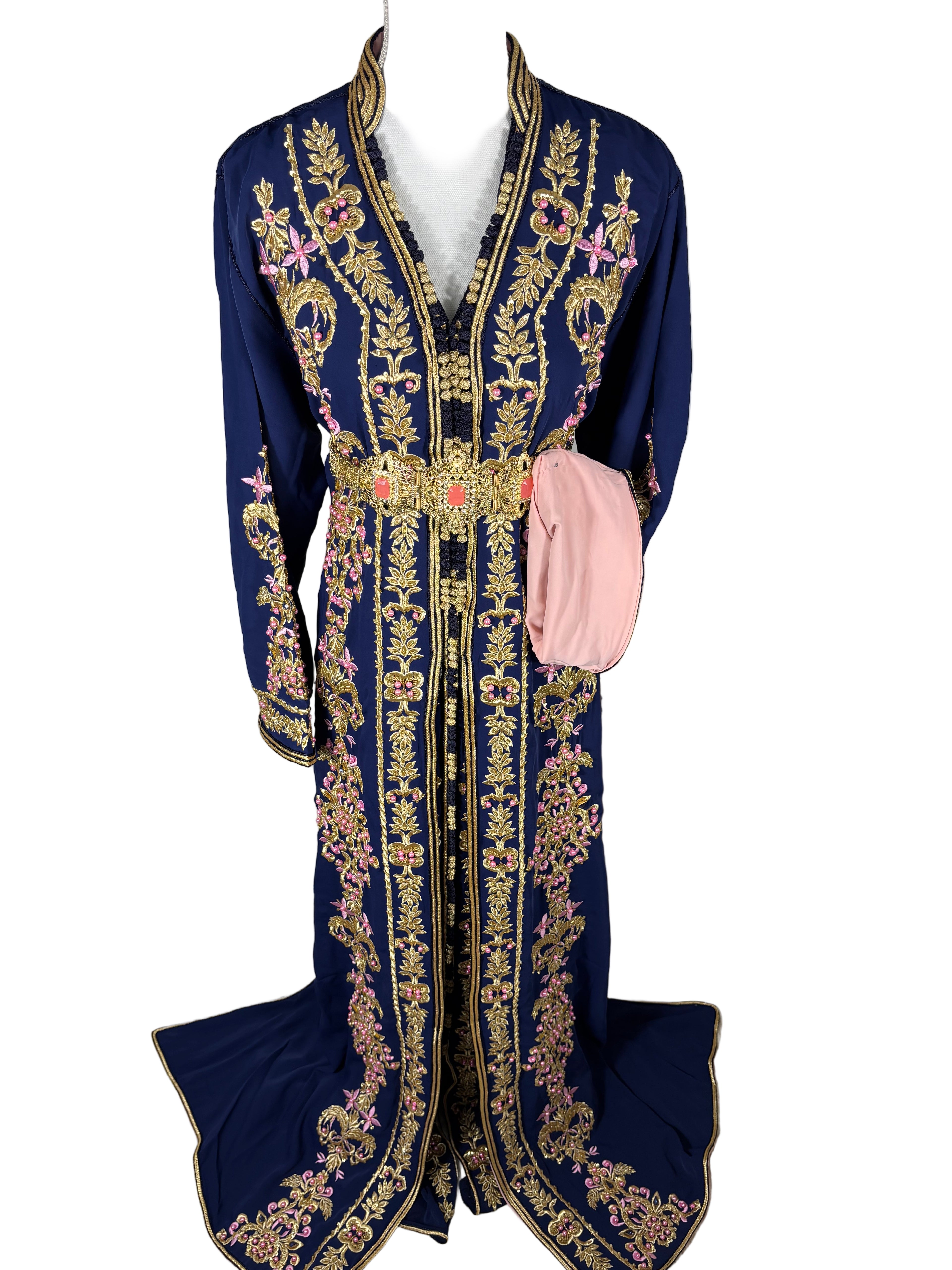 Caftan royal "Soraya" - Bleu Nuit Brodé à la main - Finitions Roses