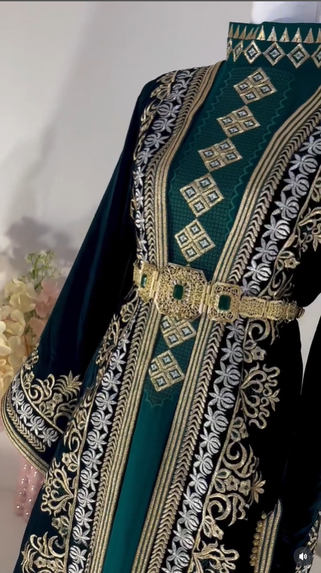 Takchita velours vert royal plastron vert – Broderies or & ivoire