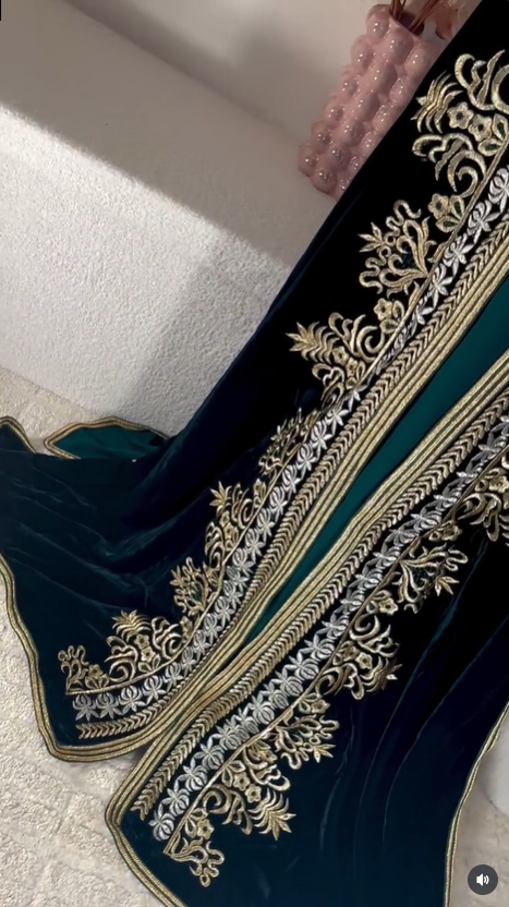 Takchita velours vert royal plastron vert – Broderies or & ivoire