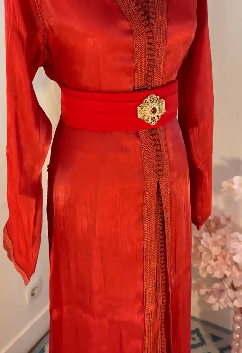 Takchita en organza rouge avec ceinture - Zeynaya Prestige