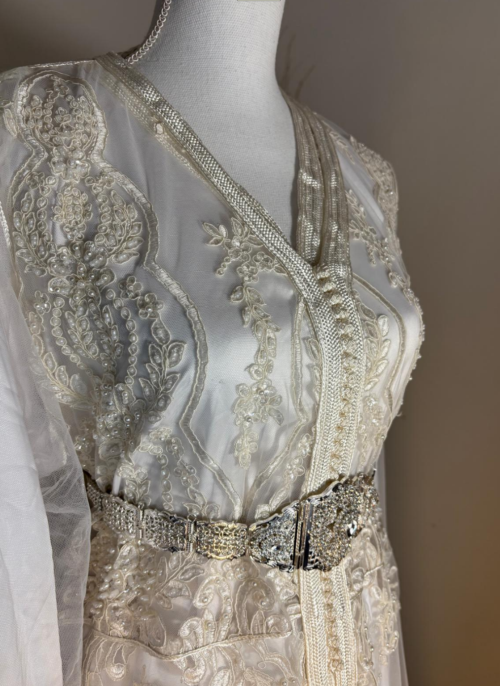 Takchita de la mariée Haute Couture - finement brodée et perlée