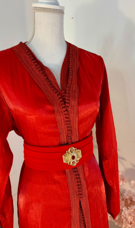 Takchita en organza rouge avec ceinture - Zeynaya Prestige