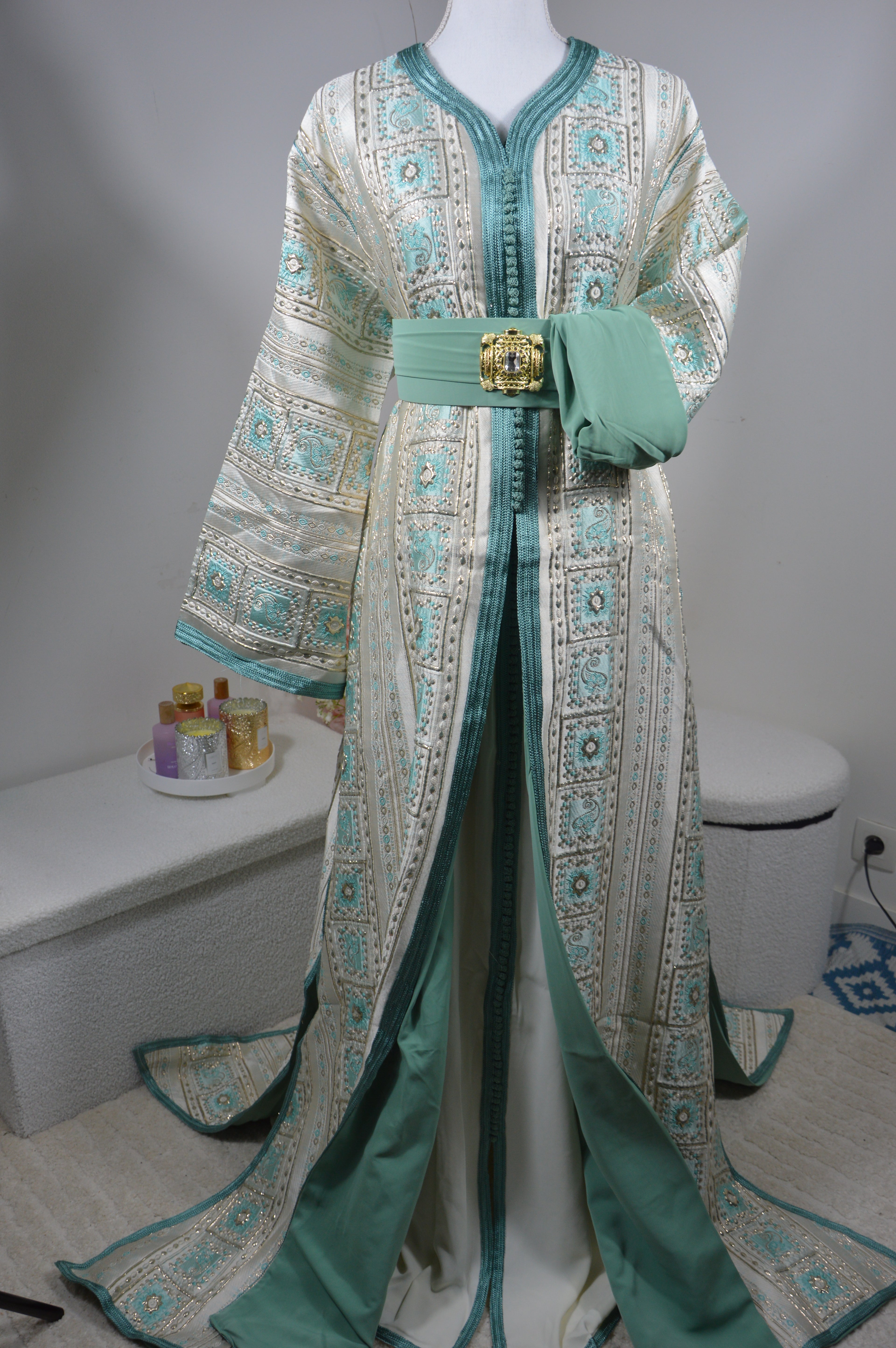 Takchita Brocard Vert Amande & Doré – ZEYNAYA Prestige