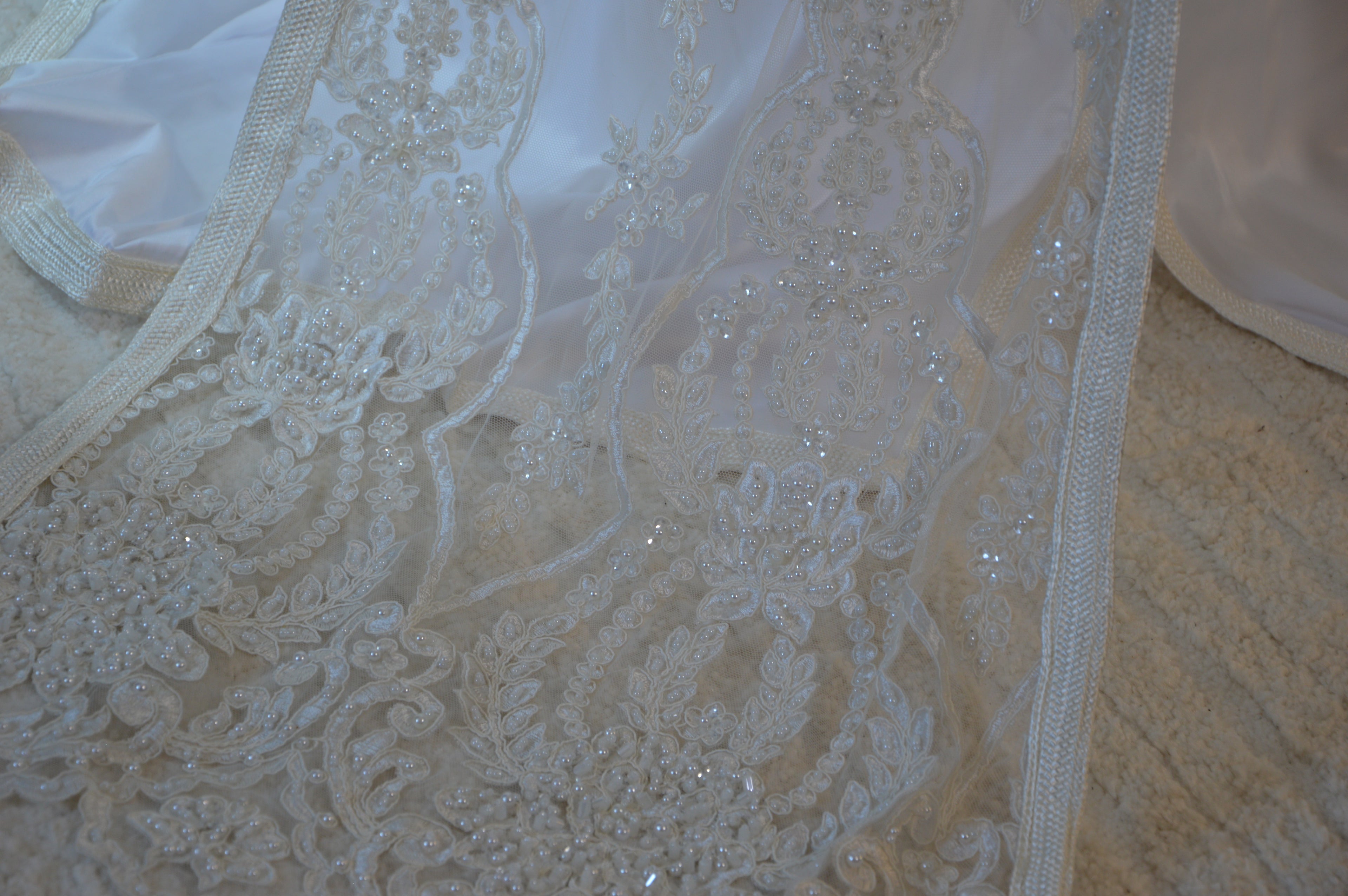 Takchita de la mariée Haute Couture - finement brodée et perlée