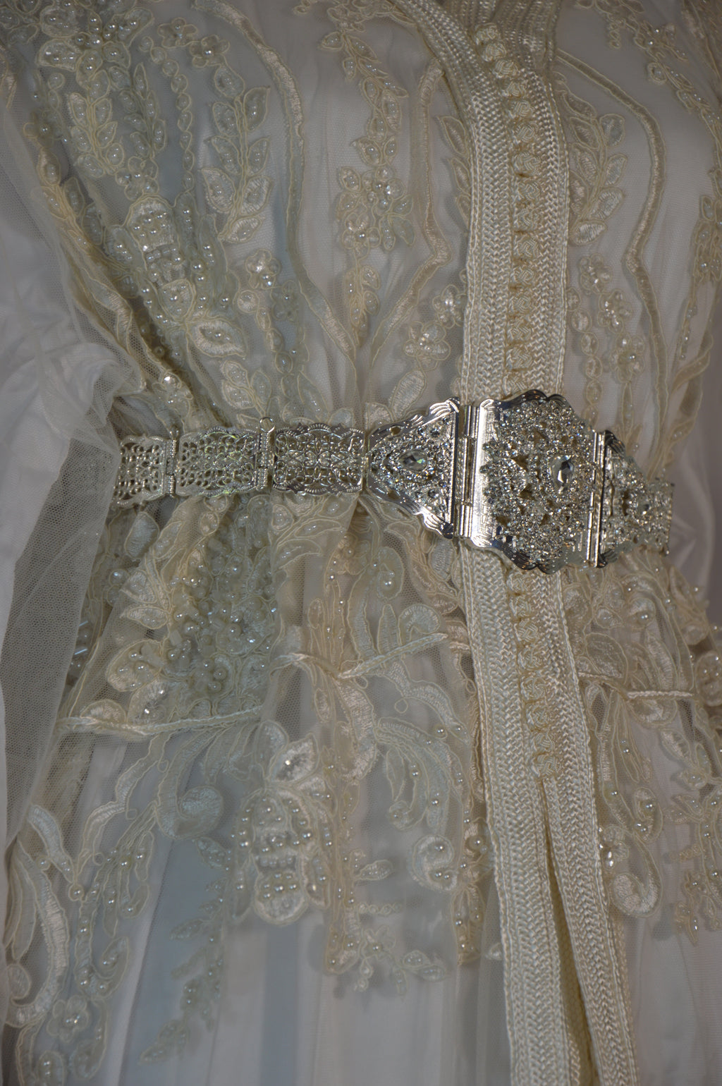 Takchita de la mariée Haute Couture - finement brodée et perlée