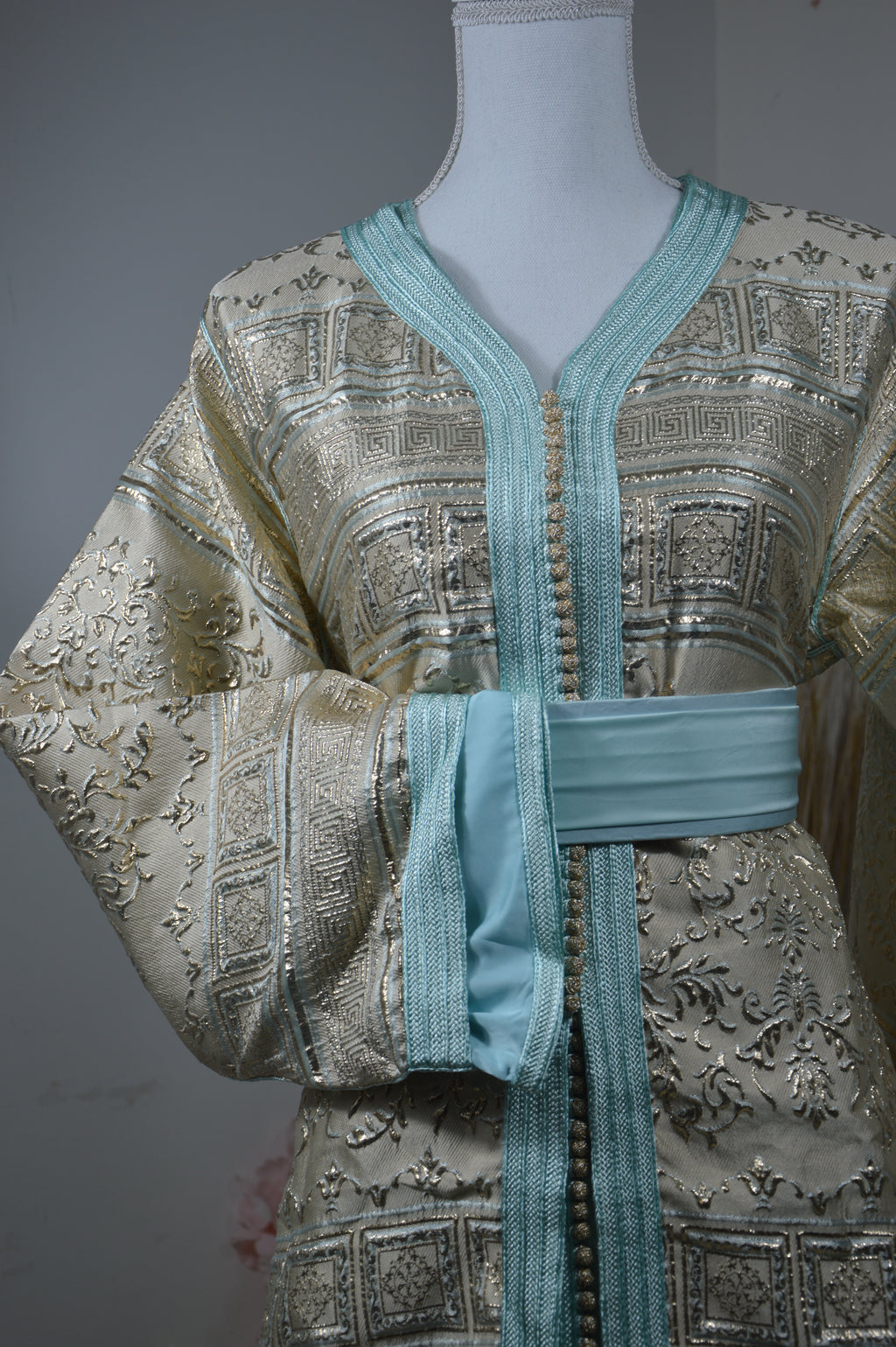 Takchita Brocard Doré & Bleu Ciel – ZEYNAYA Prestige