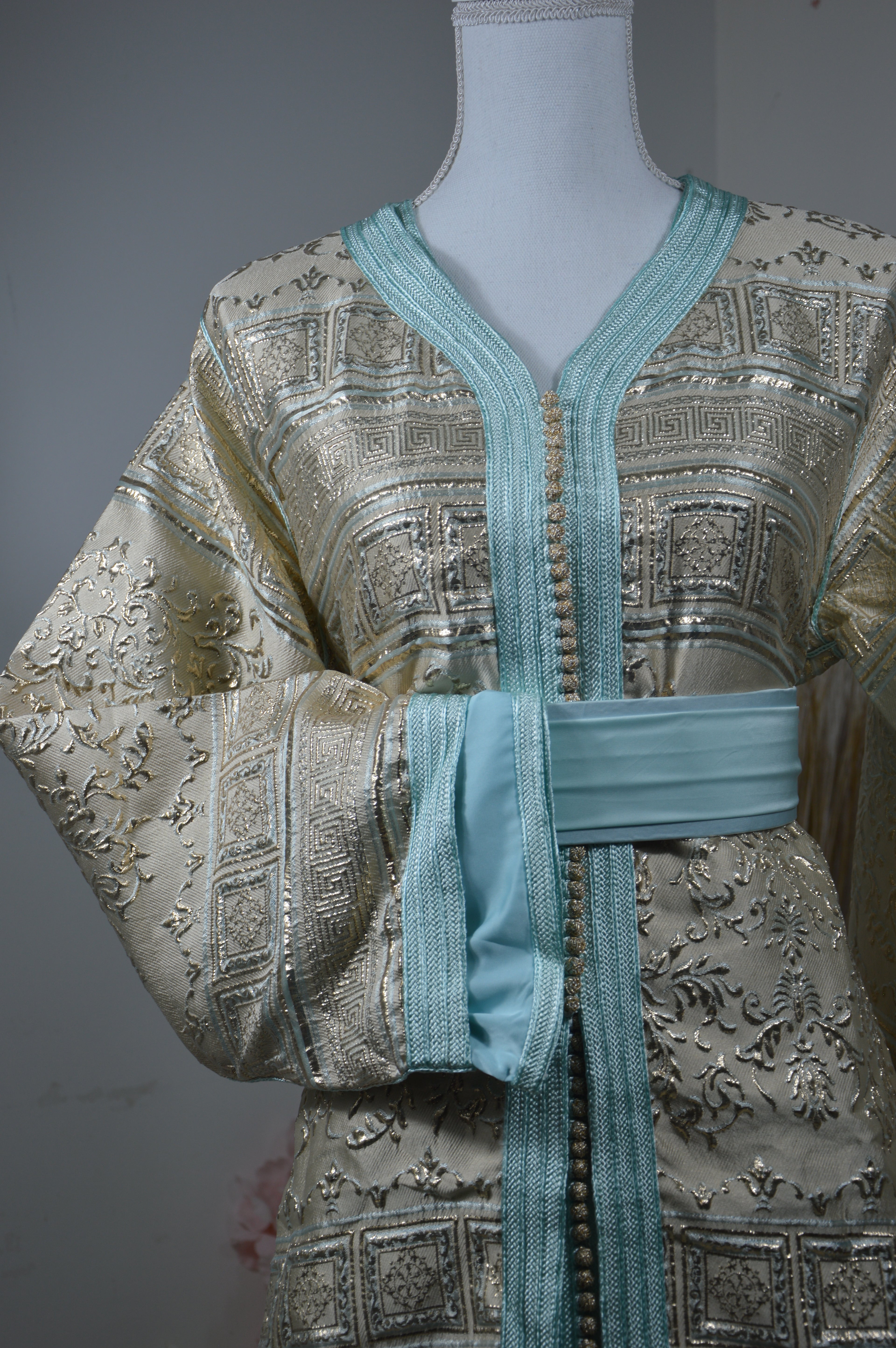 Takchita Brocard Doré & Bleu Ciel – ZEYNAYA Prestige