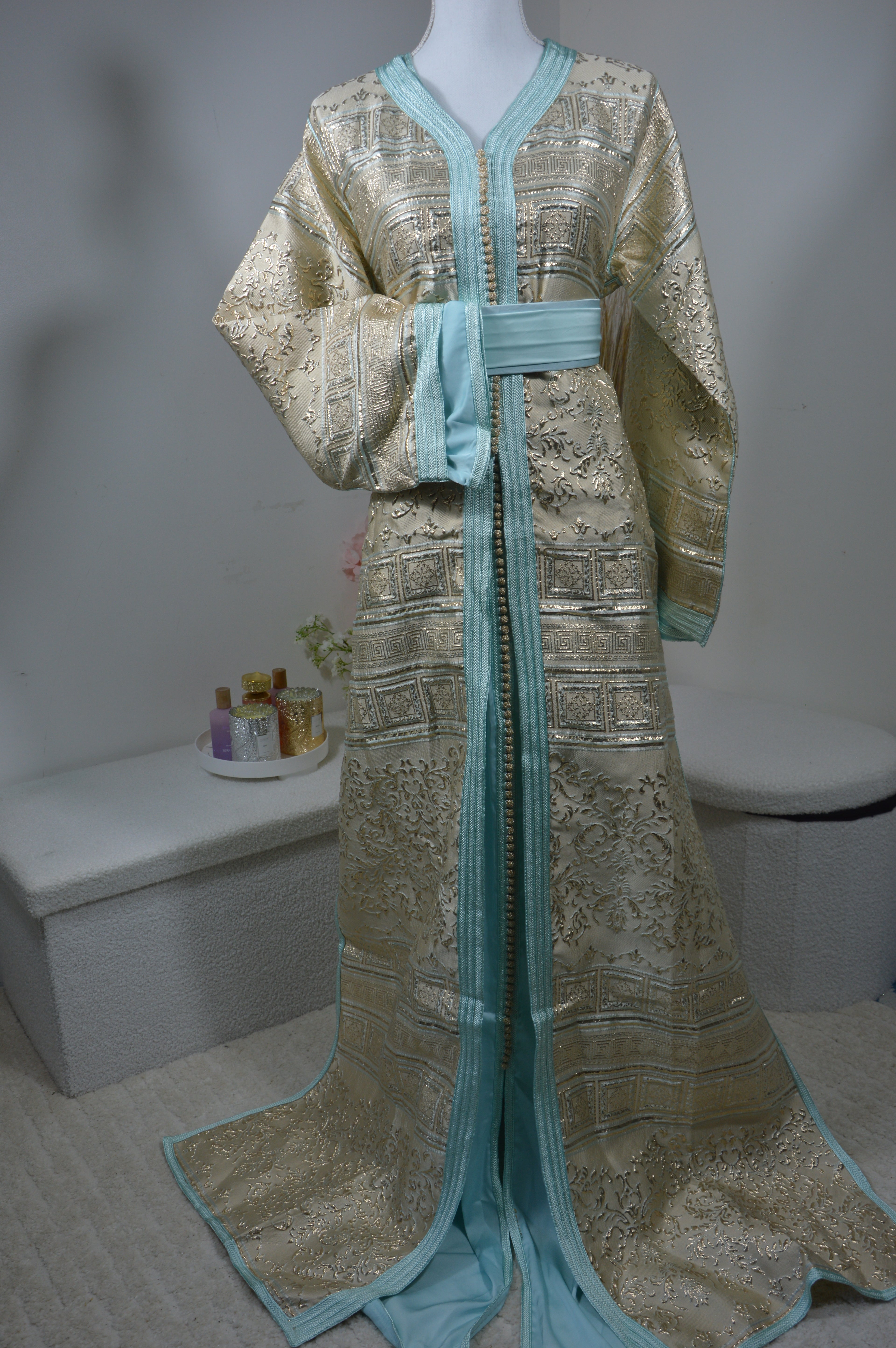 Takchita Brocard Doré & Bleu Ciel – ZEYNAYA Prestige