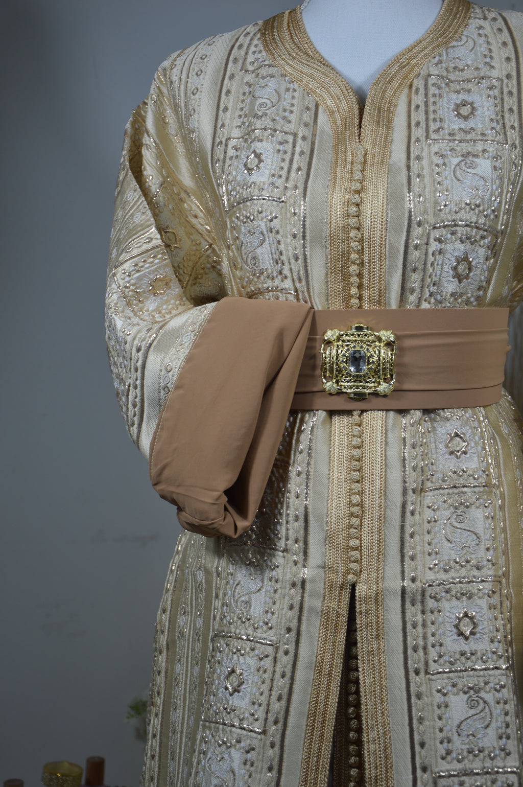 Takchita brocard Dorée beige & or