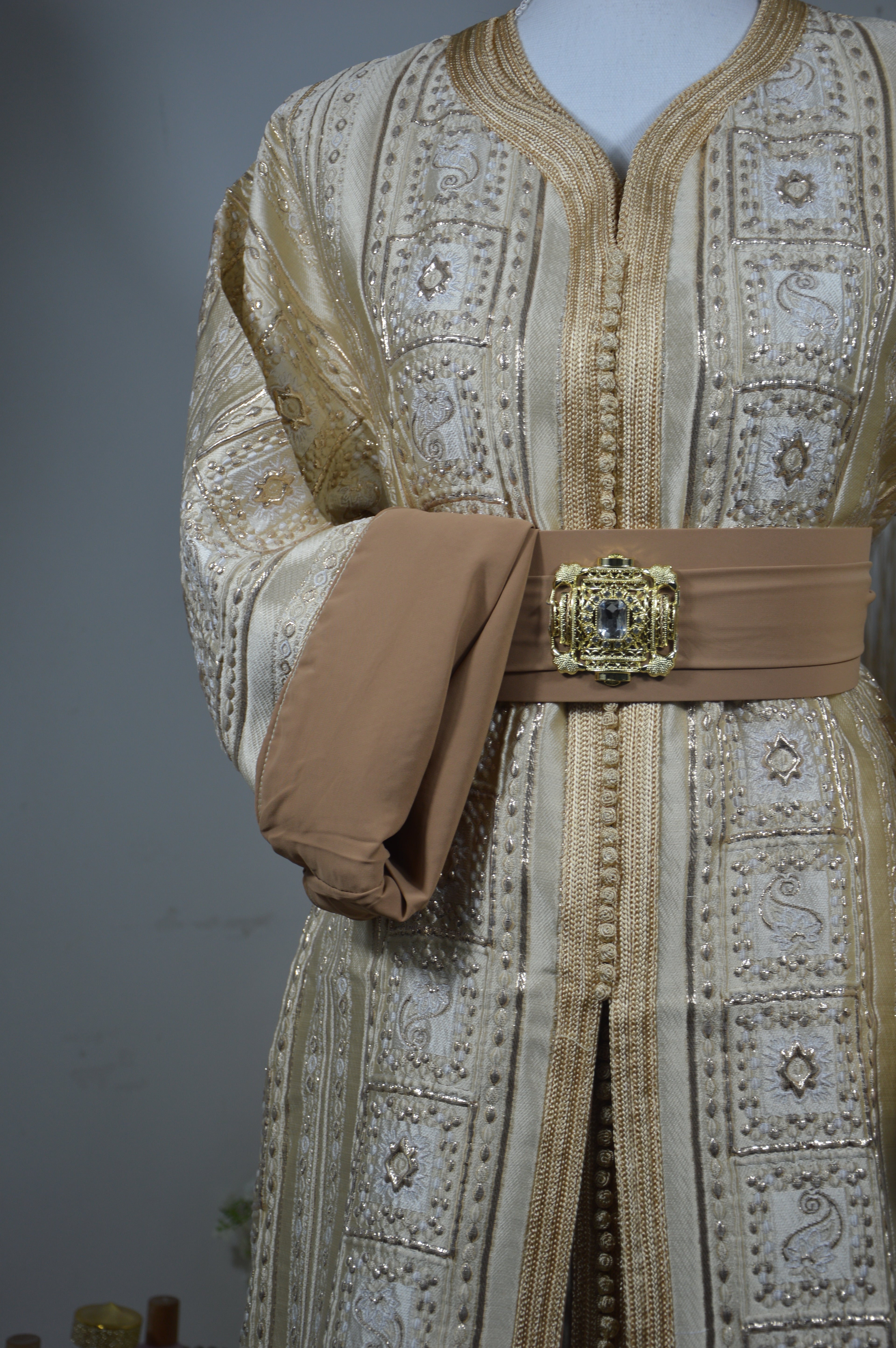 Takchita brocard Dorée beige & or