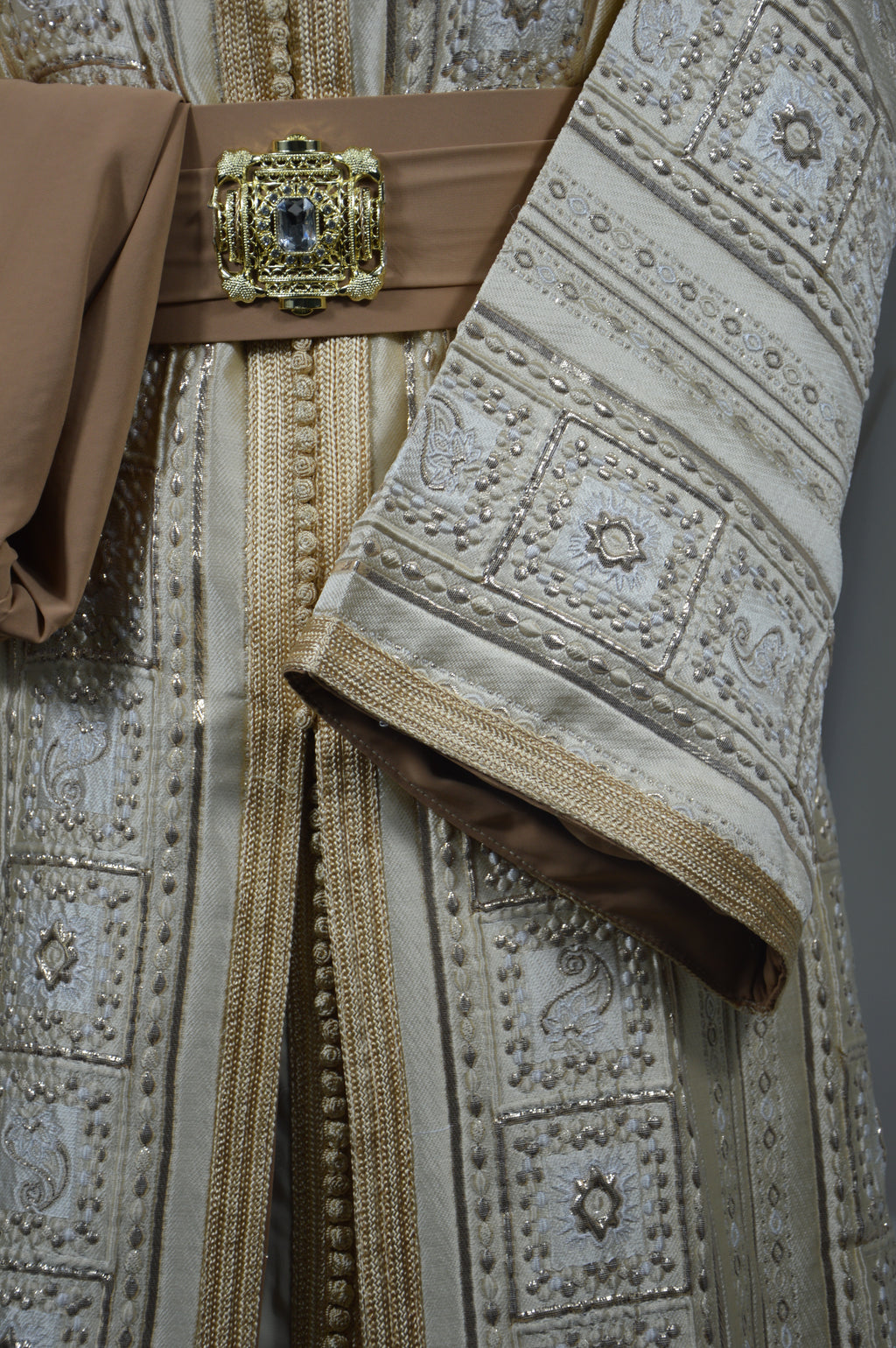 Takchita brocard Dorée beige & or