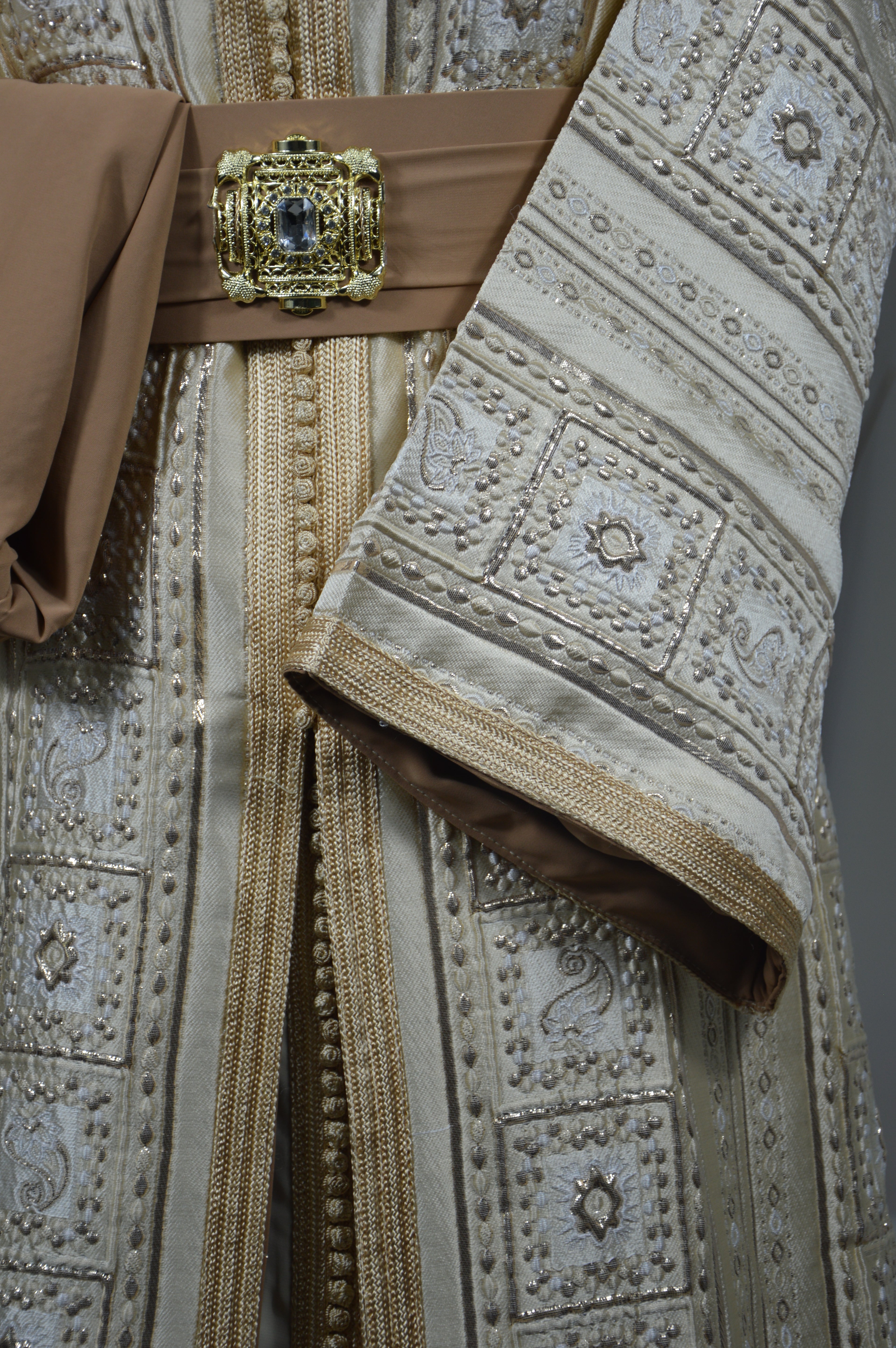 Takchita brocard Dorée beige & or