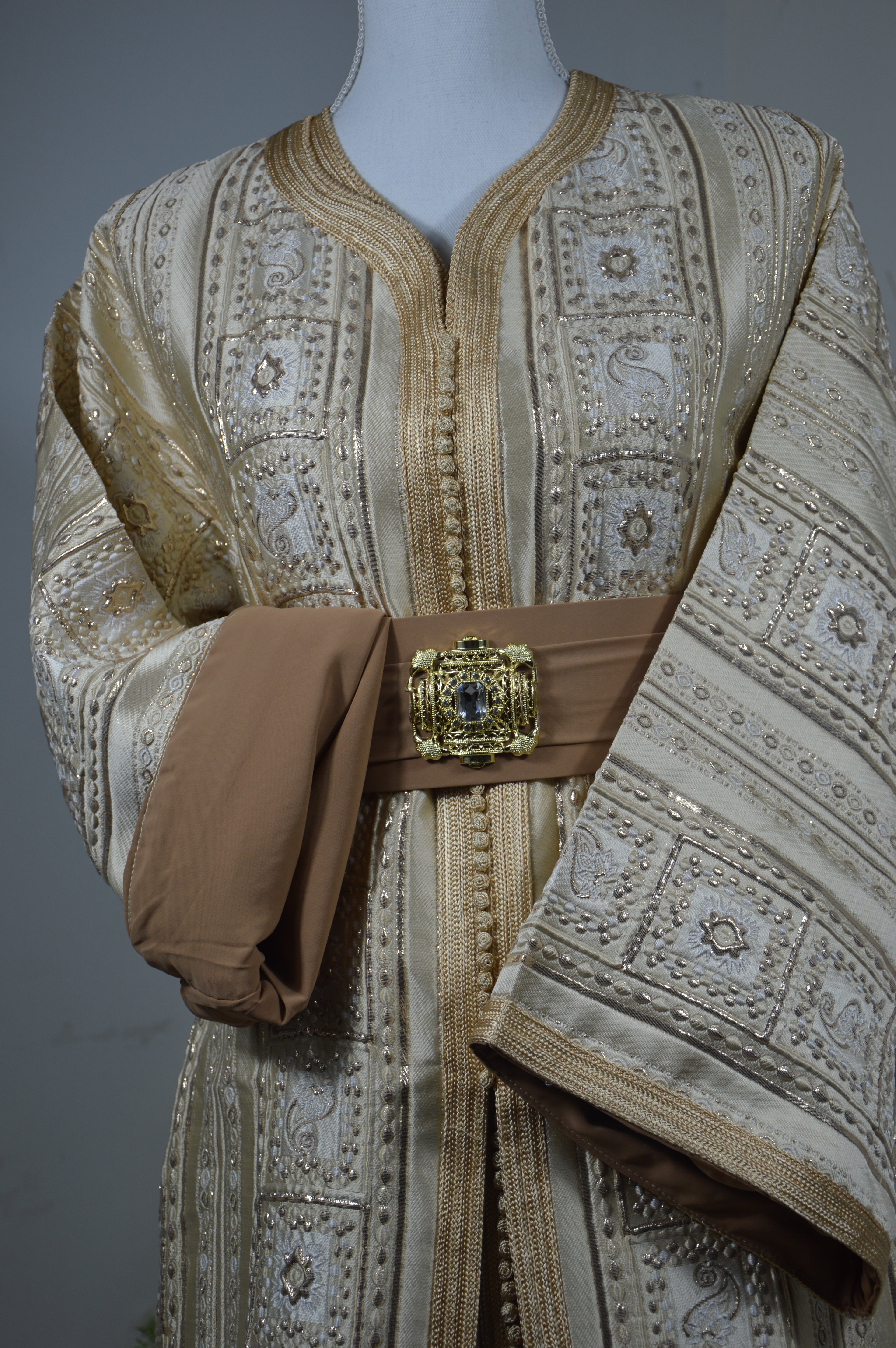 Takchita brocard Dorée beige & or