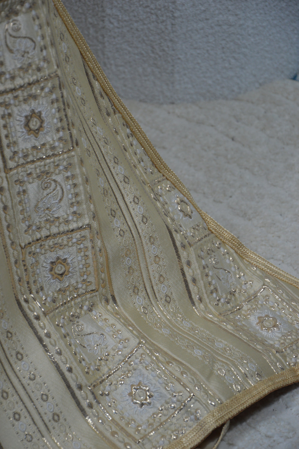 Takchita brocard Dorée beige & or