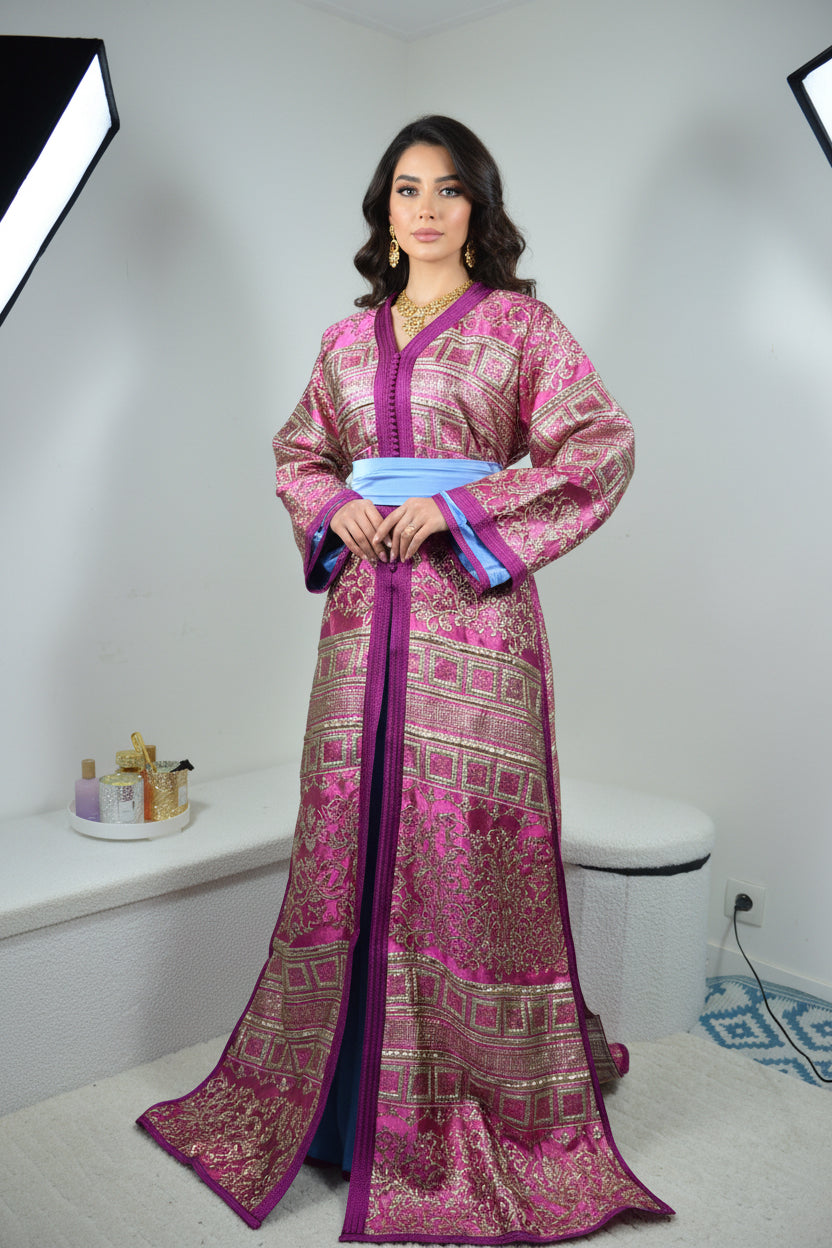 Takchita Brocard Fuchsia & Or – Ceinture Bleue Satinée