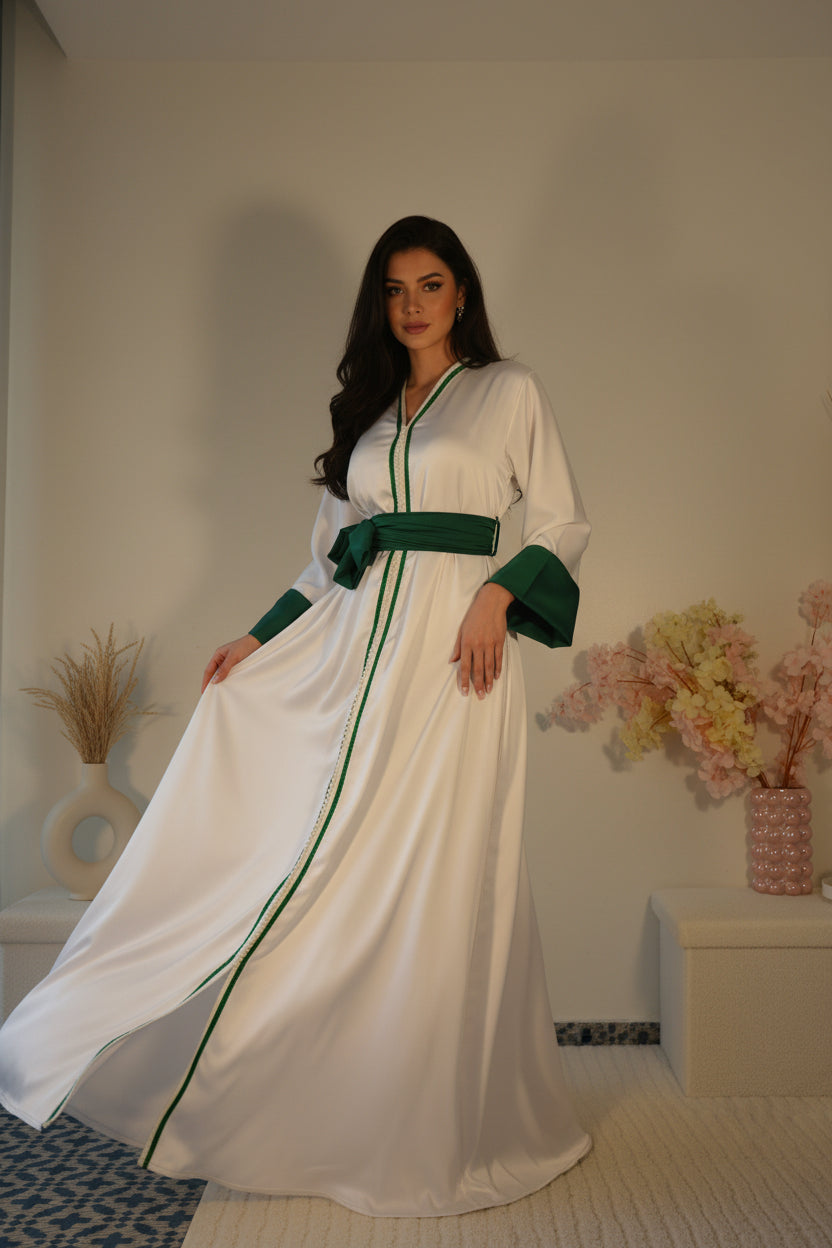 Caftan blanc satiné liseré vert