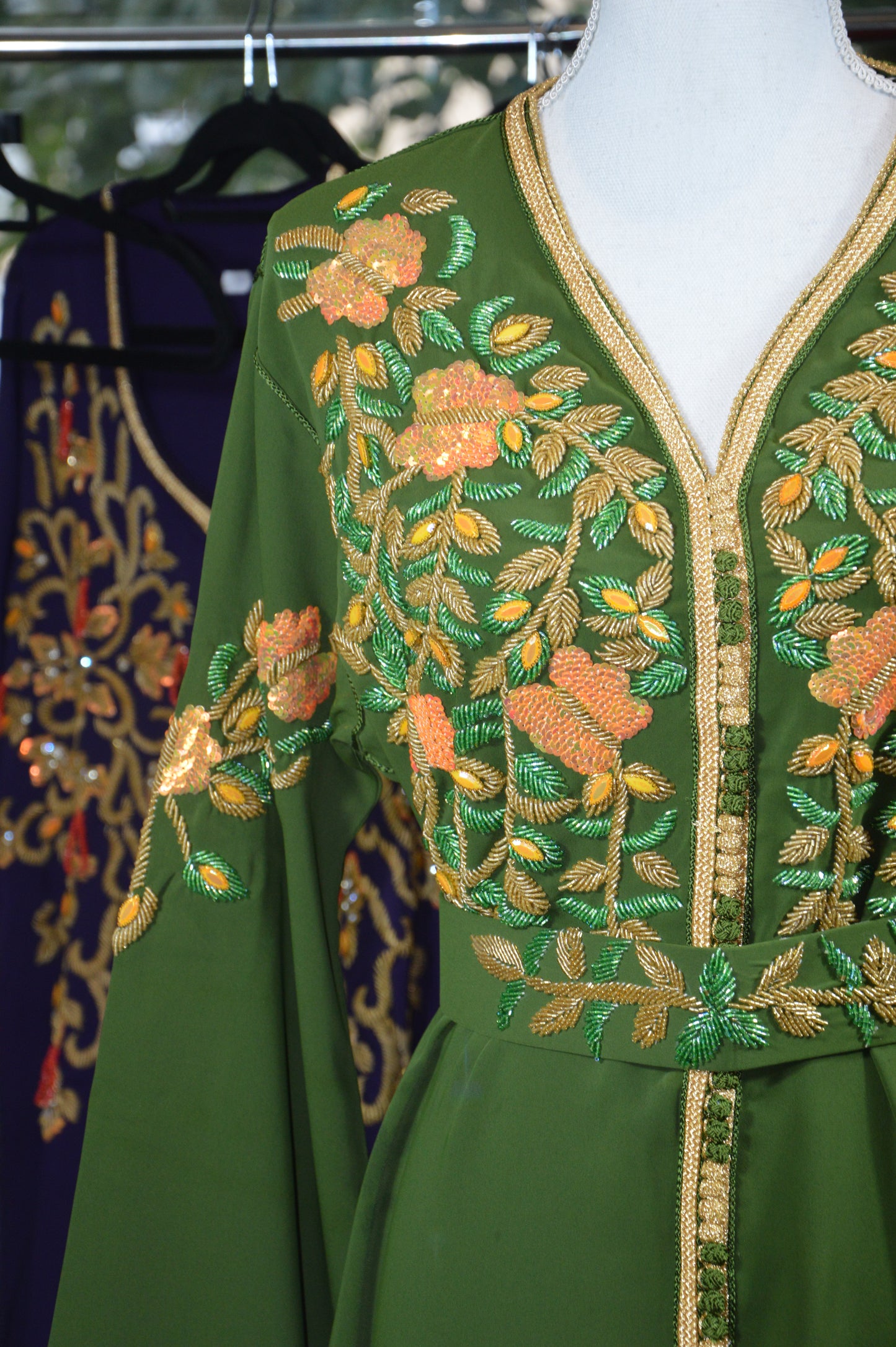 Caftan Vert Brodé et sa ceinture florale