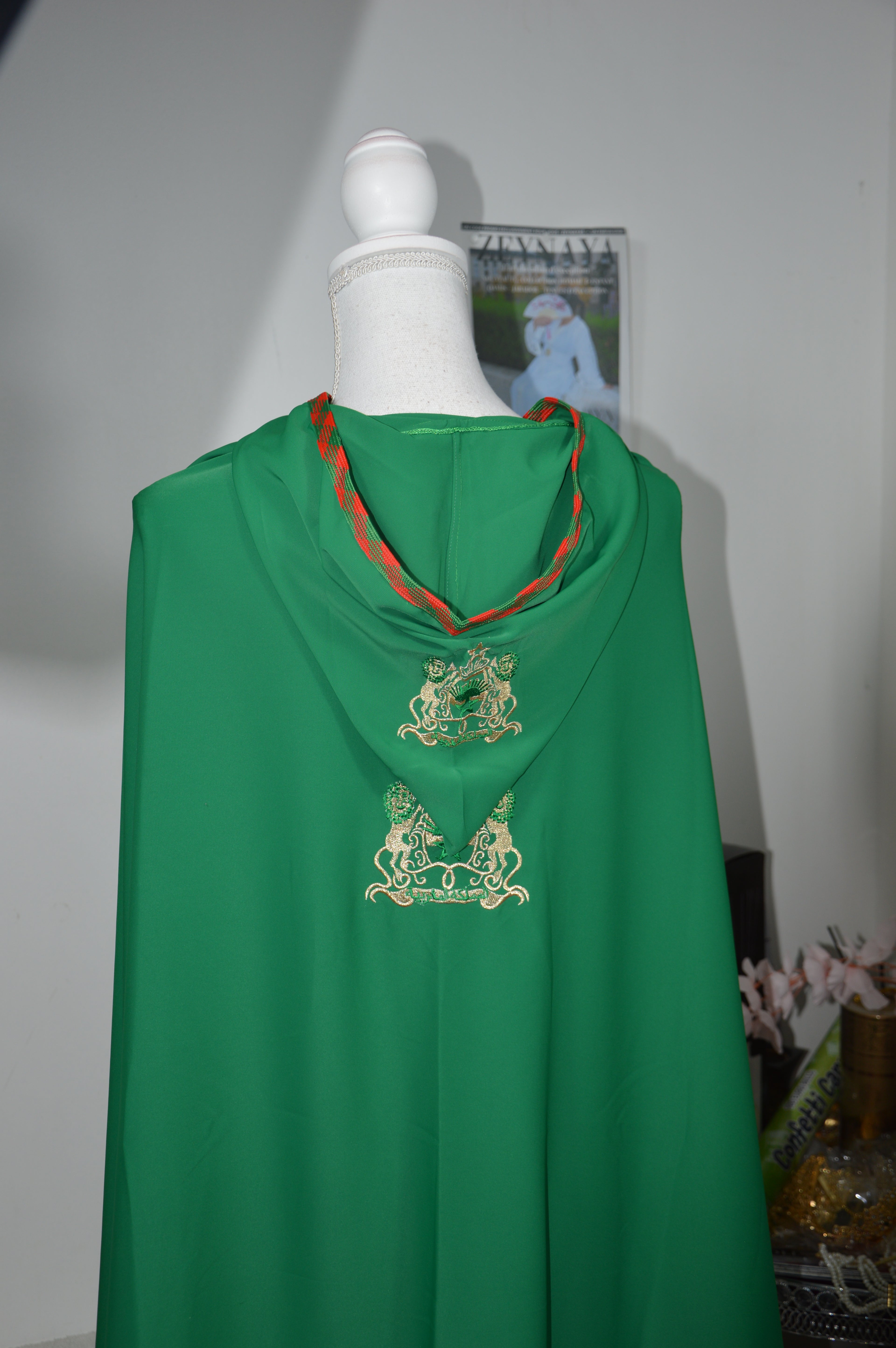 Cape Royale Enfant Crêpe Premium Vert Sfifa Brodée - Collection Maroc Prestige