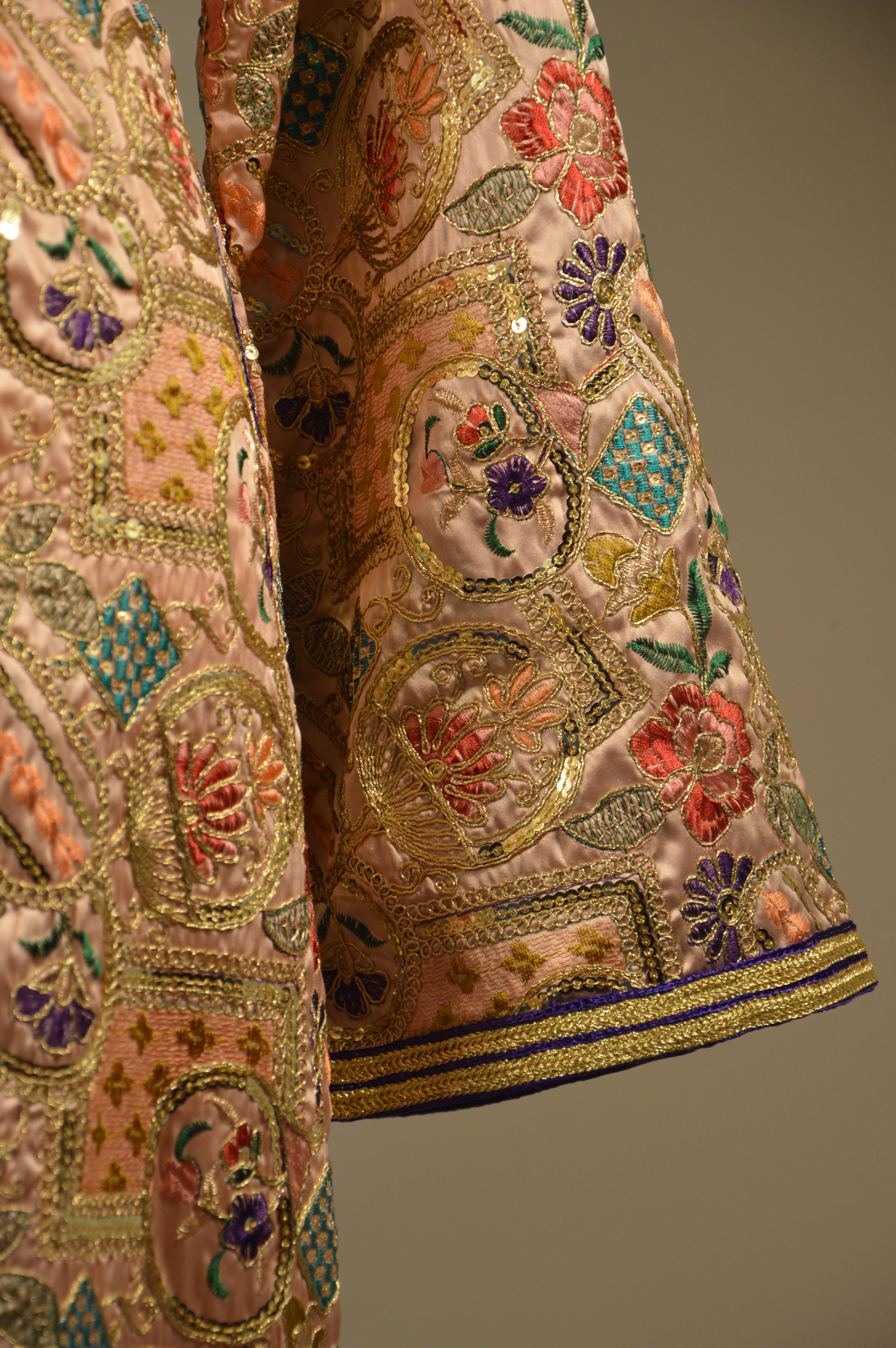 Caftan Sirène Sari rose claire – ZEYNAYA Prestige