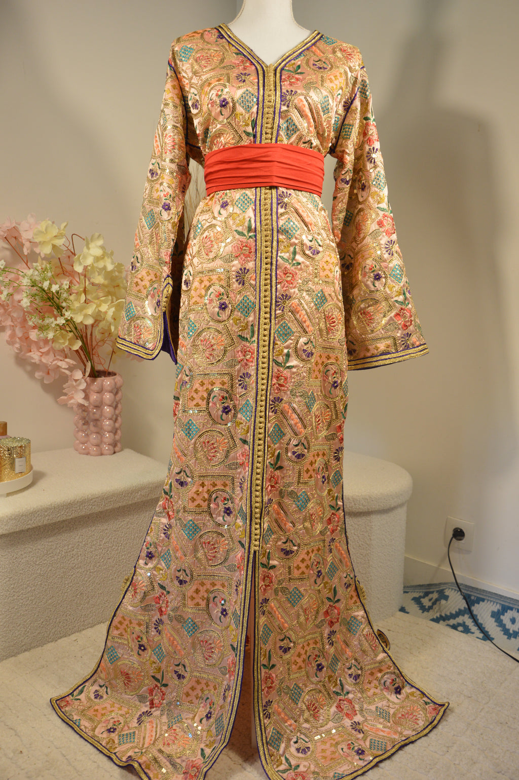 Caftan Sirène Sari rose claire – ZEYNAYA Prestige