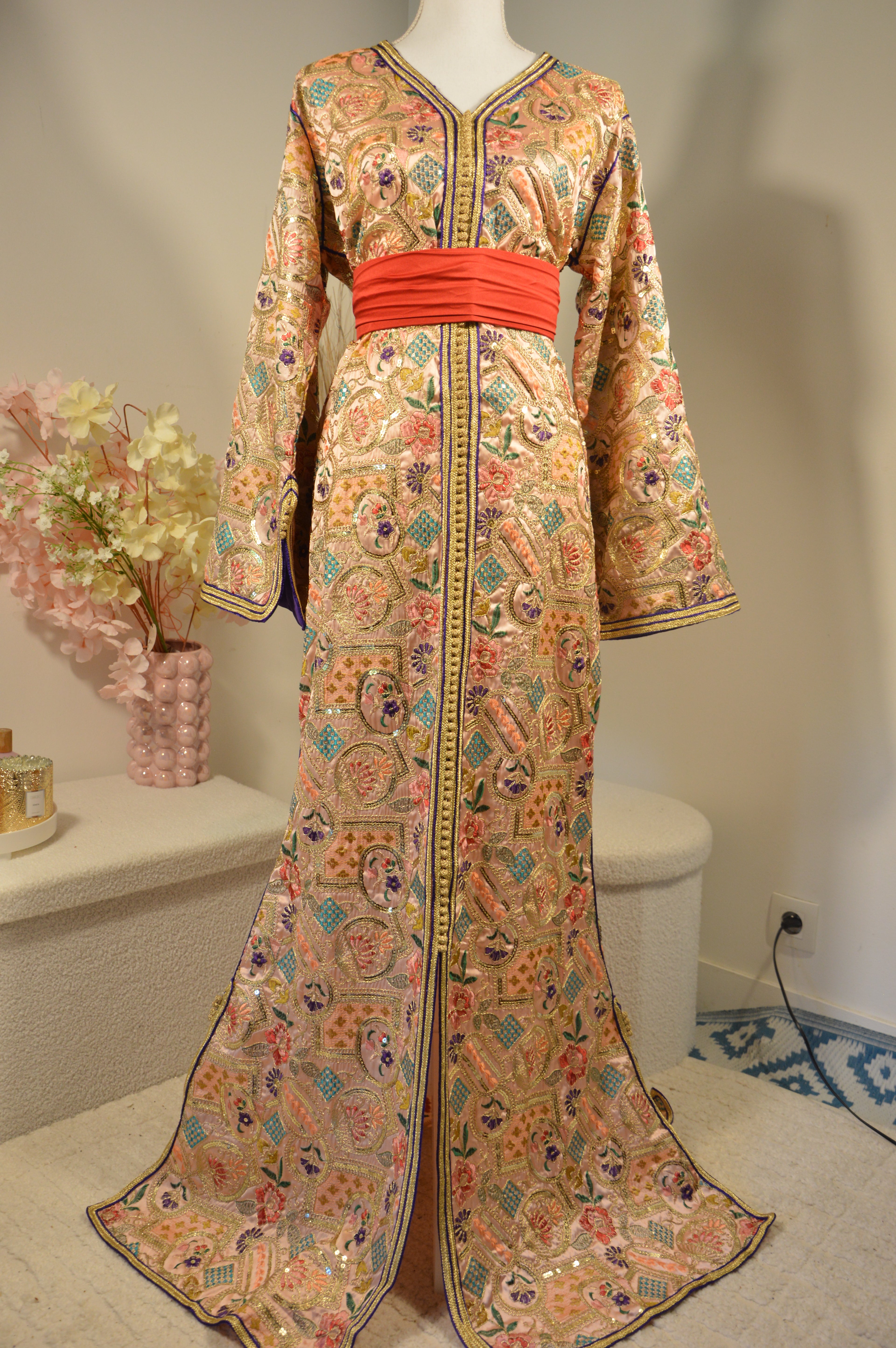 Caftan Sirène Sari rose claire – ZEYNAYA Prestige
