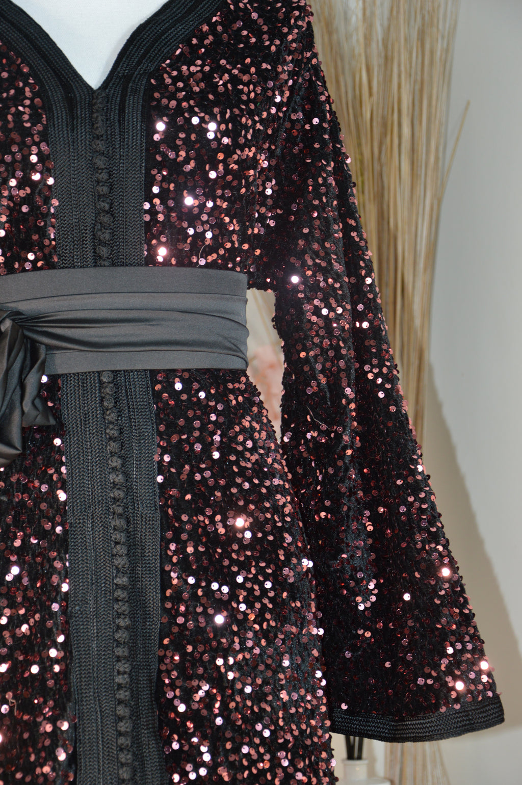 Caftan noire sequins scintillants – Ceinture drapée - Zeynaya Prestige
